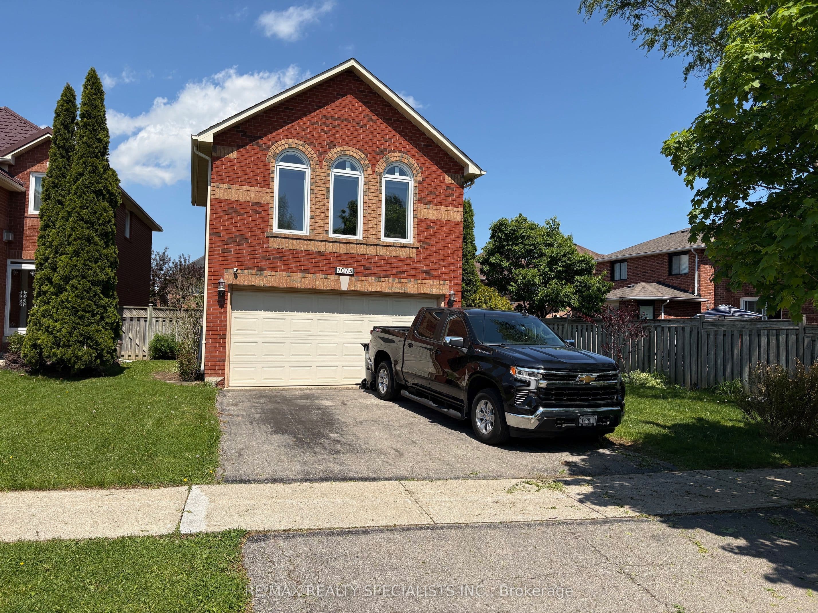 7075 Spyglass Crescent photo 1
