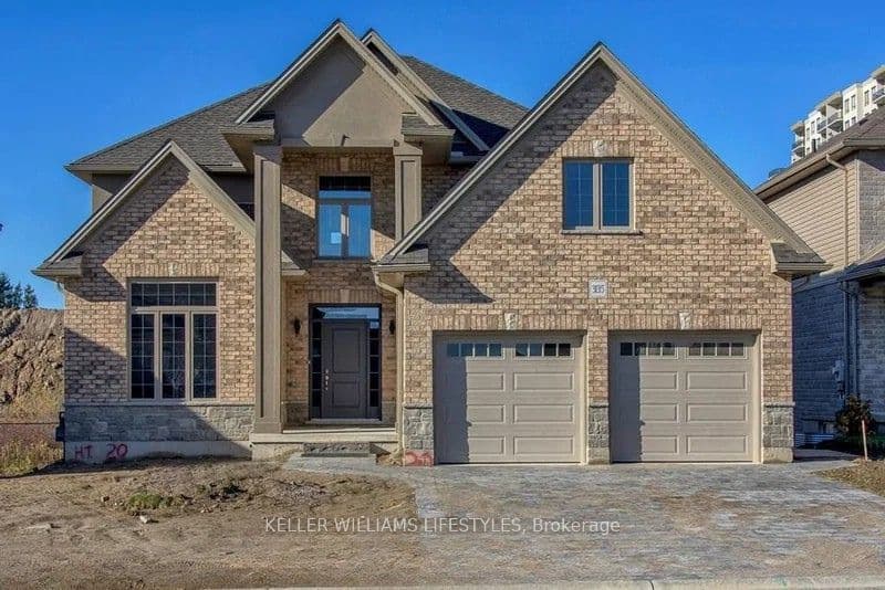 3135 Pincombe Drive photo 1