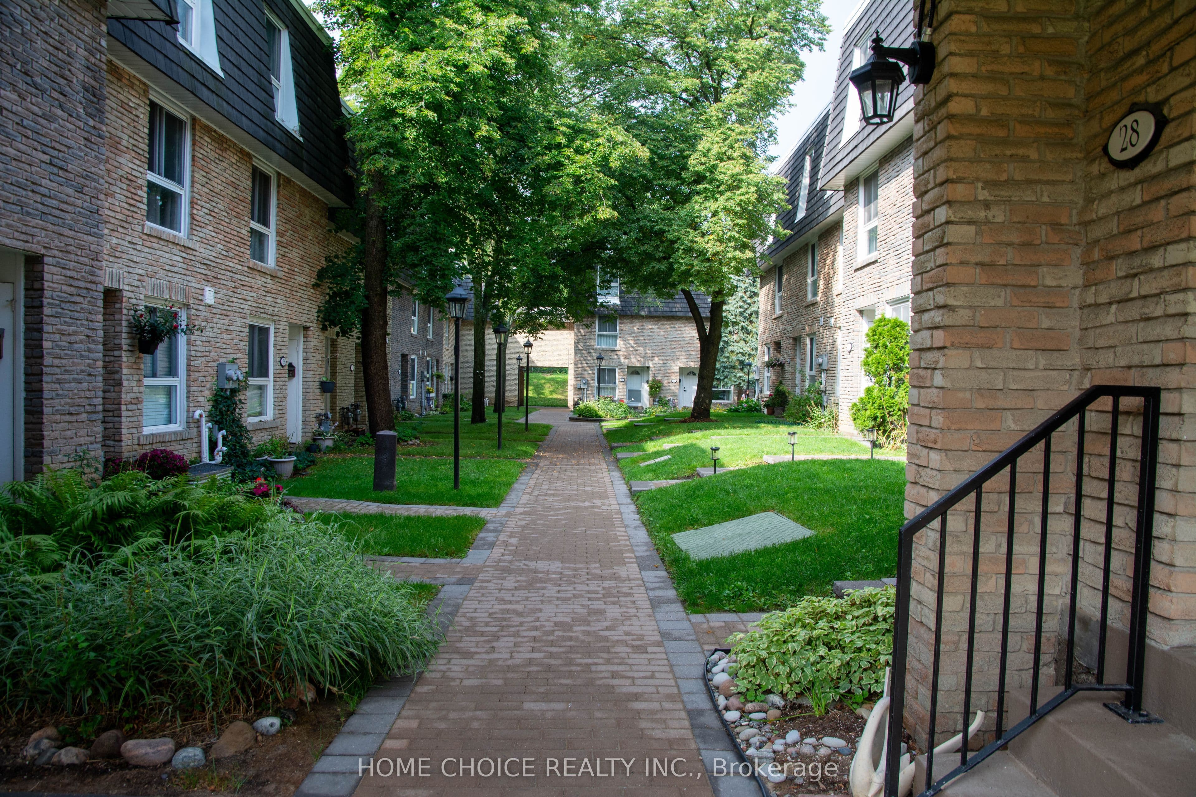 28 Tangle Briarway N/A photo 1