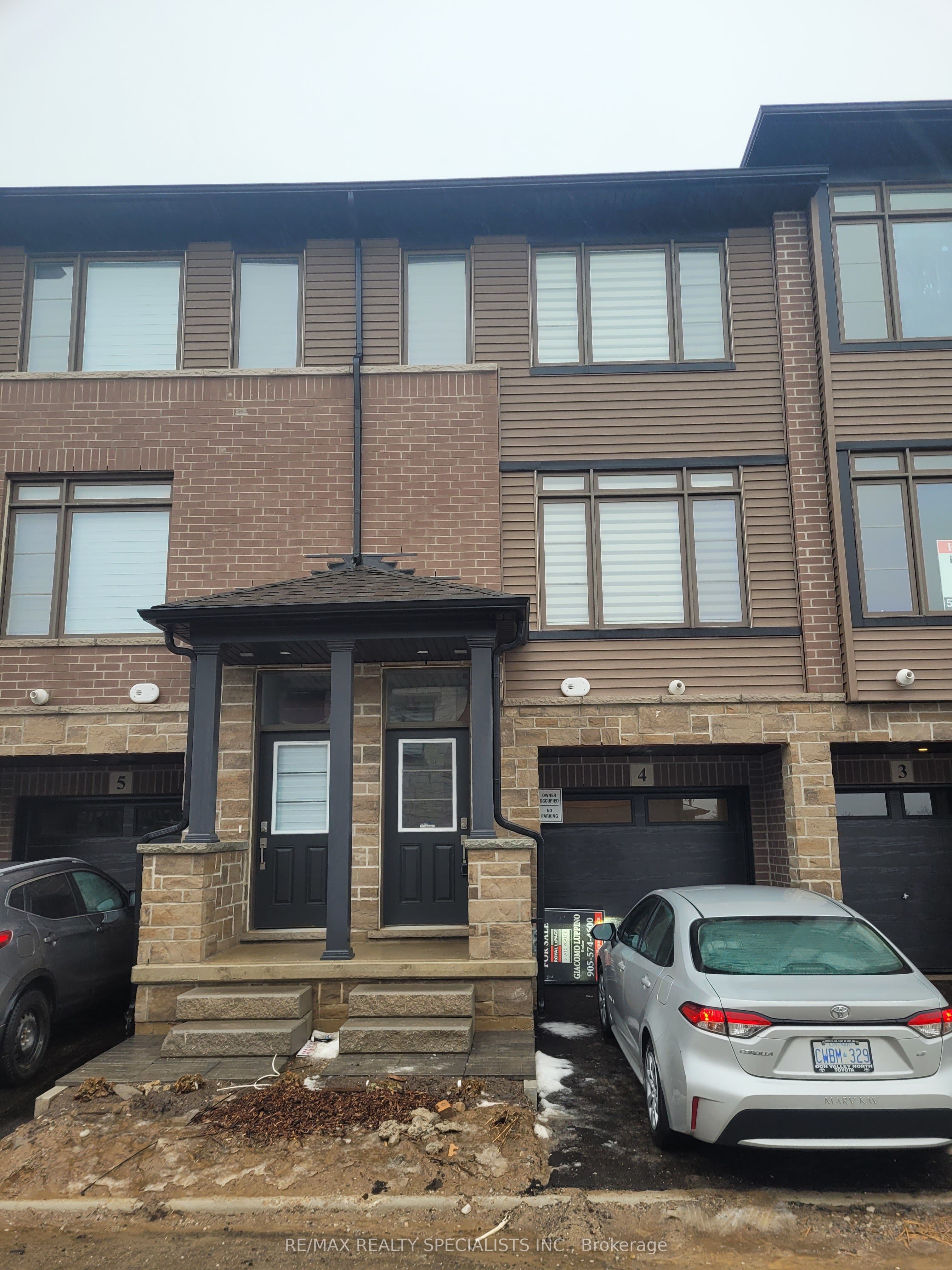 Unit 4 120 Court Drive photo 1