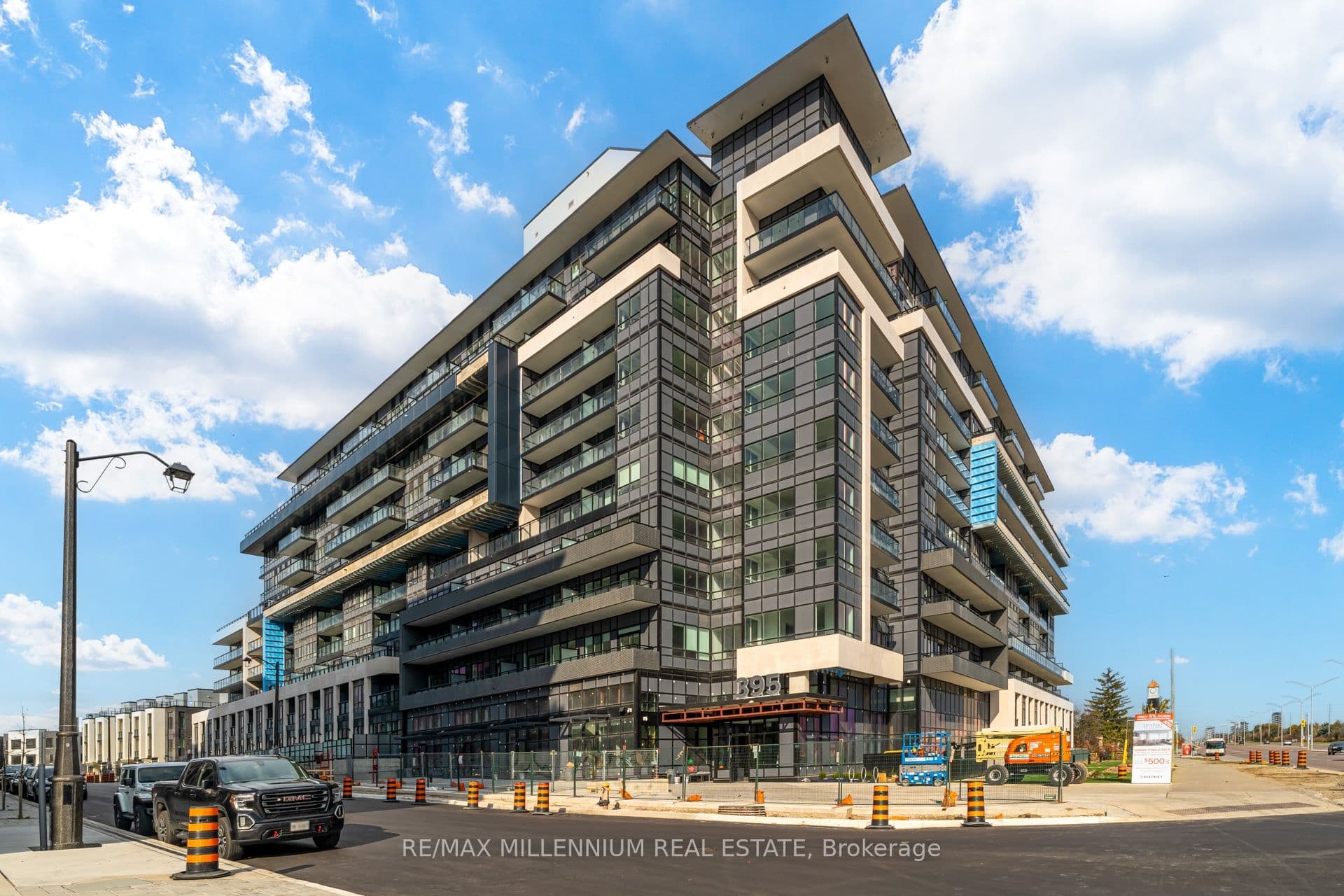 Unit 531 395 Dundas Street photo 1