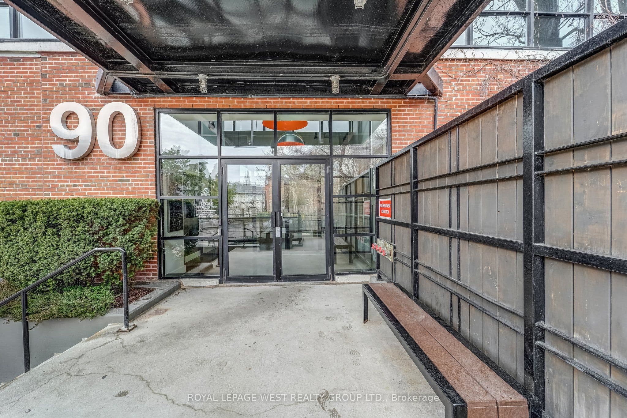 Unit 416 90 Sumach Street photo 1
