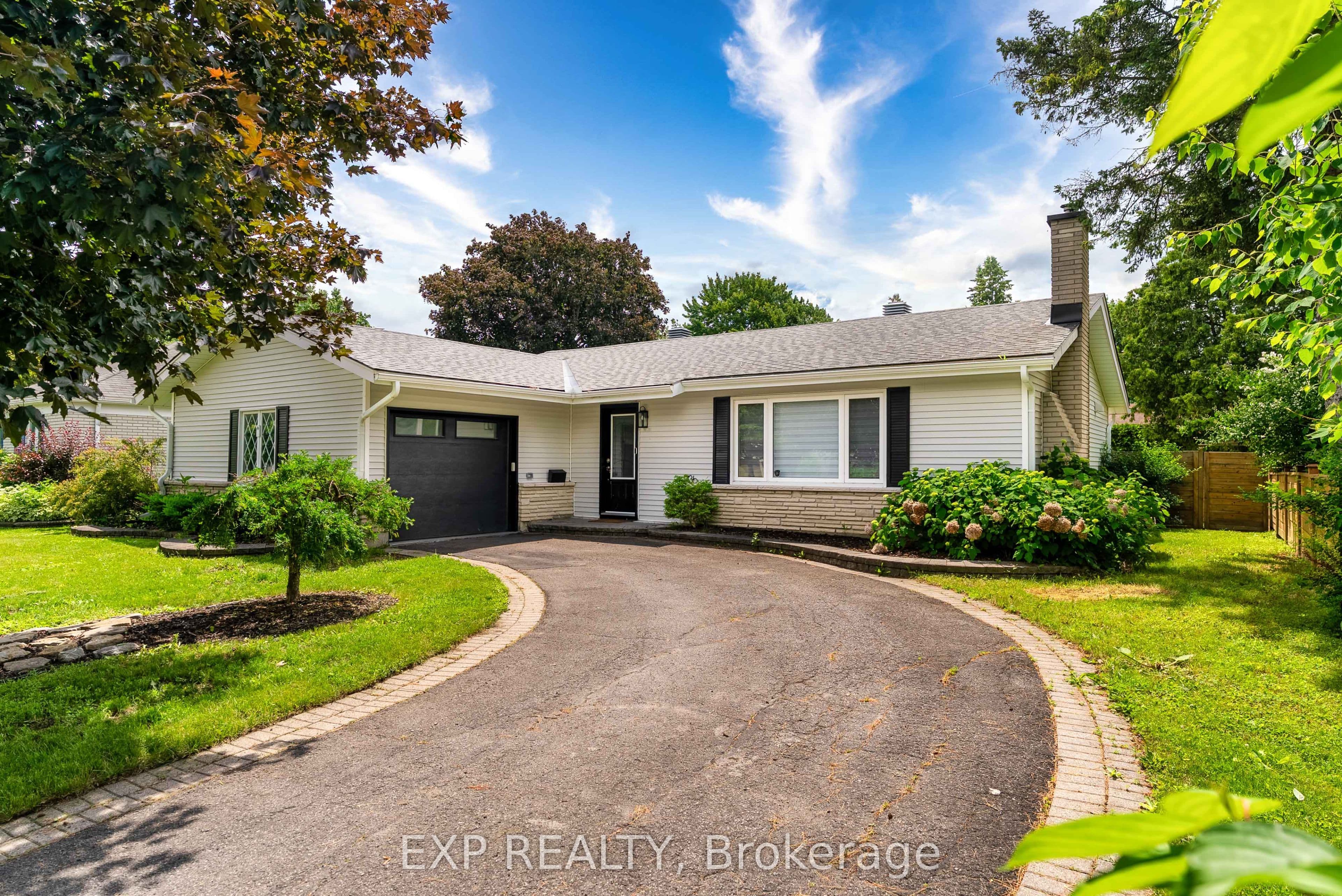 2136 Fillmore Crescent photo 1