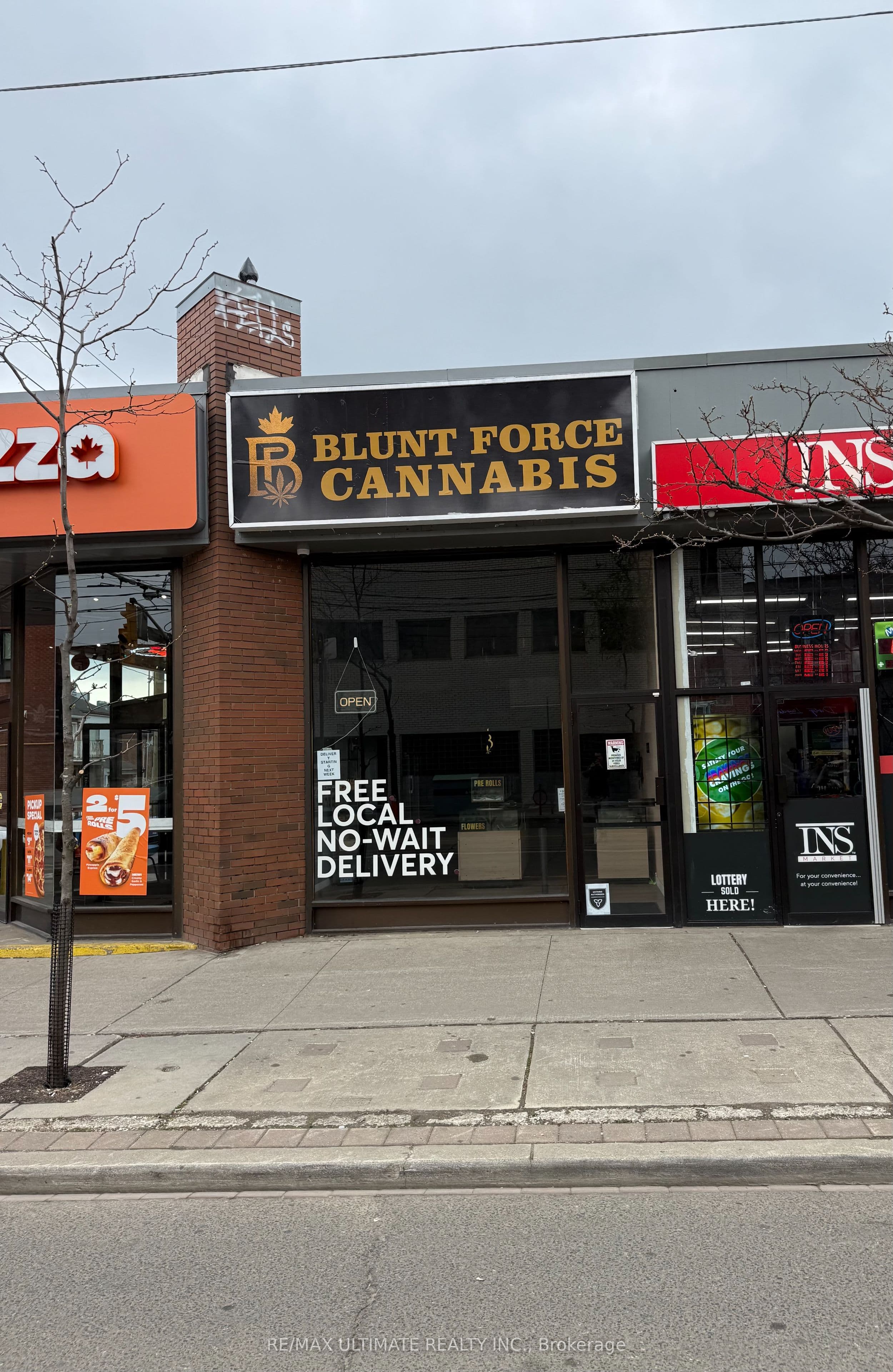 Unit 2 811 Dundas Street photo 1