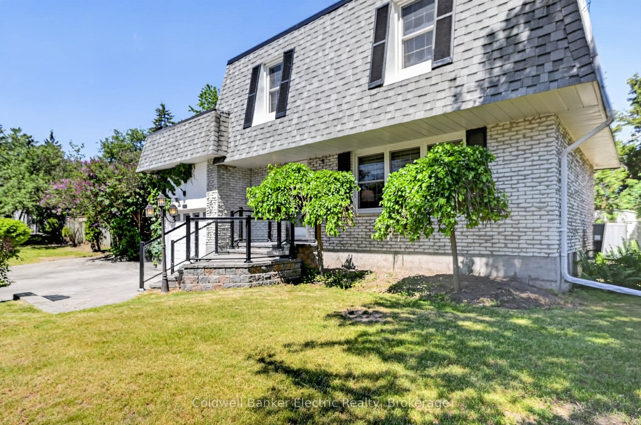 197 Patricia Crescent photo 1