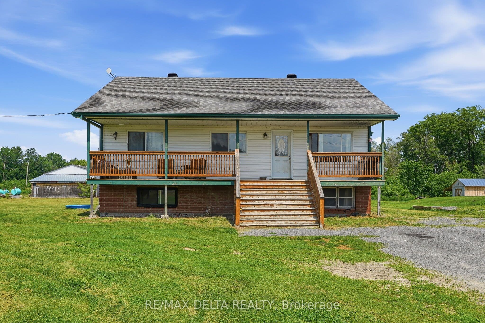 1553 du Lac Road photo 1