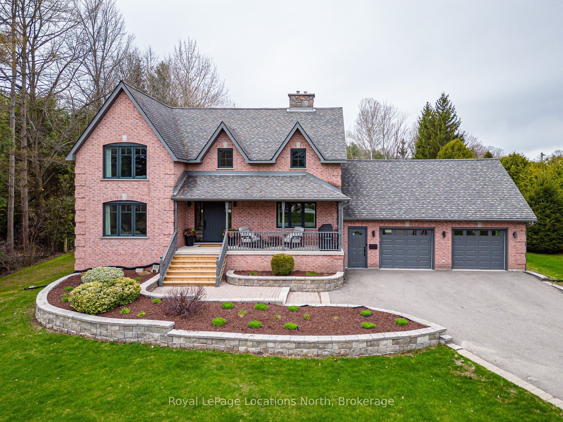 158078 7th Line photo 1
