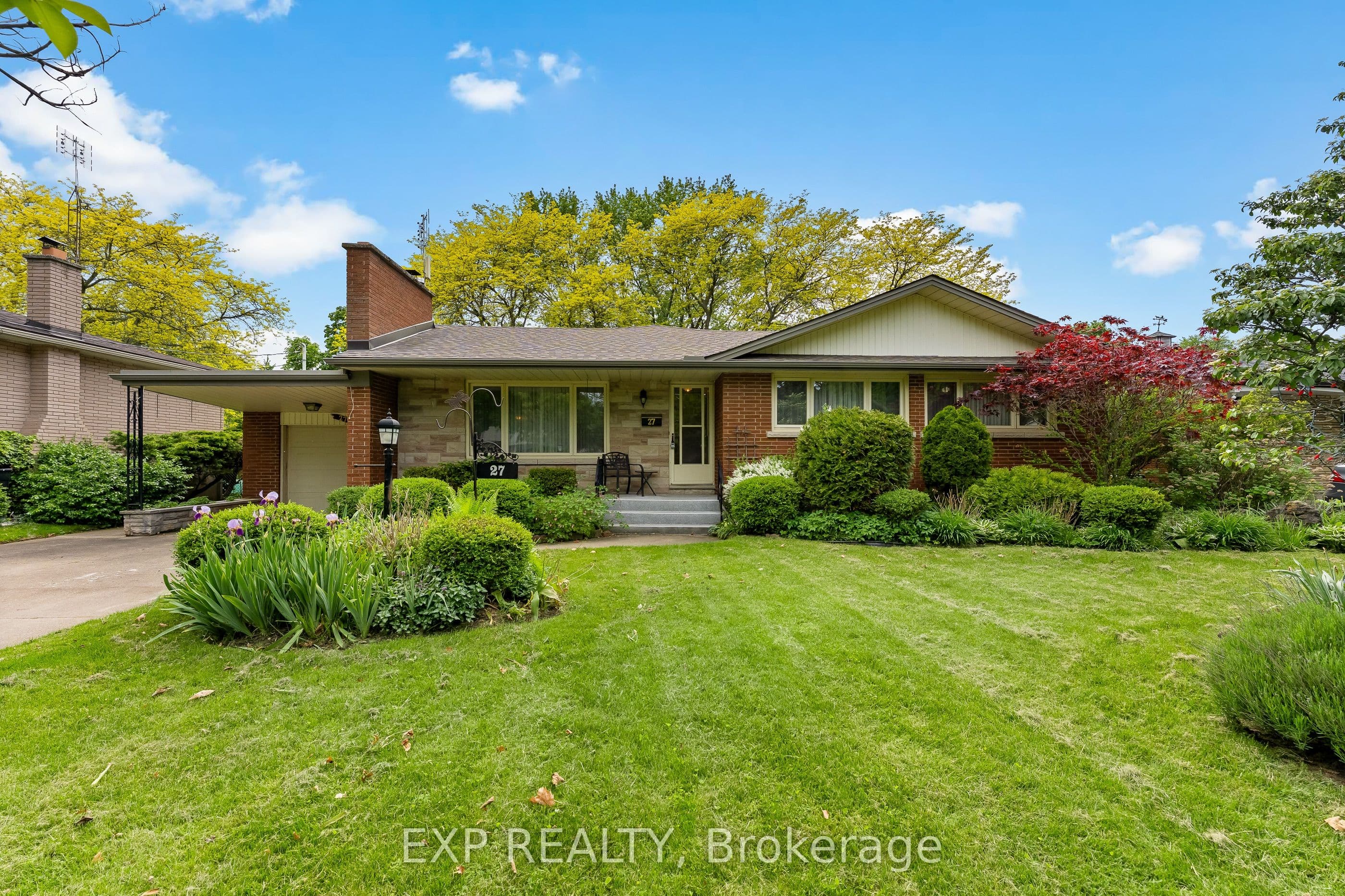 27 Mississauga Road photo 1