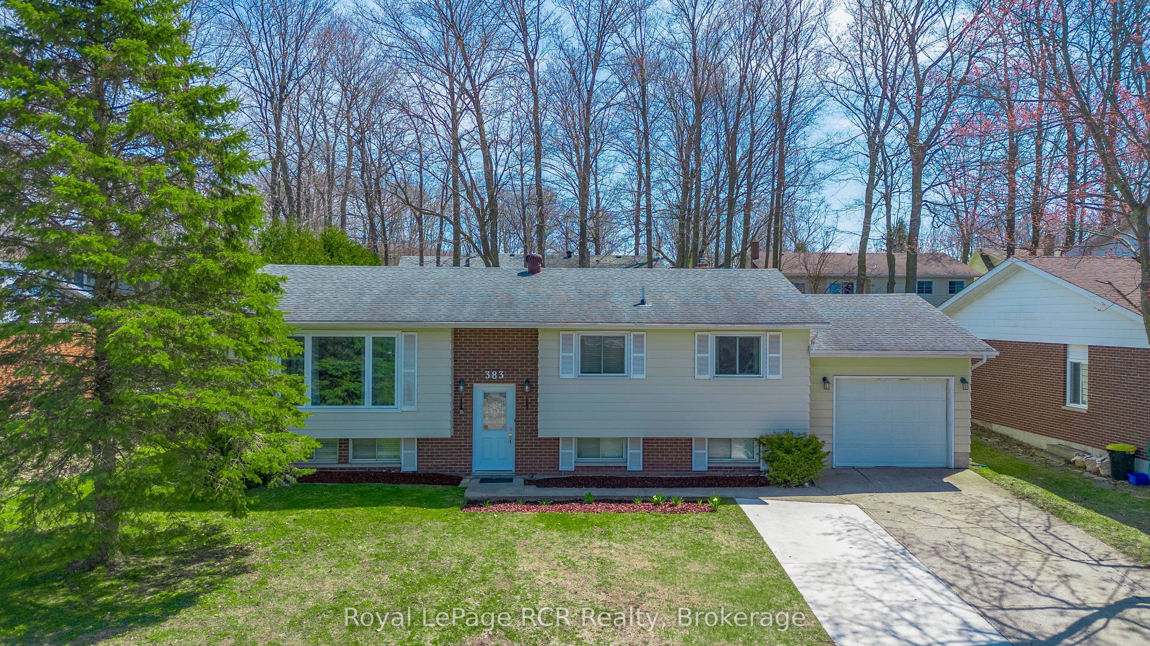 383 WELLINGTON Street photo 1