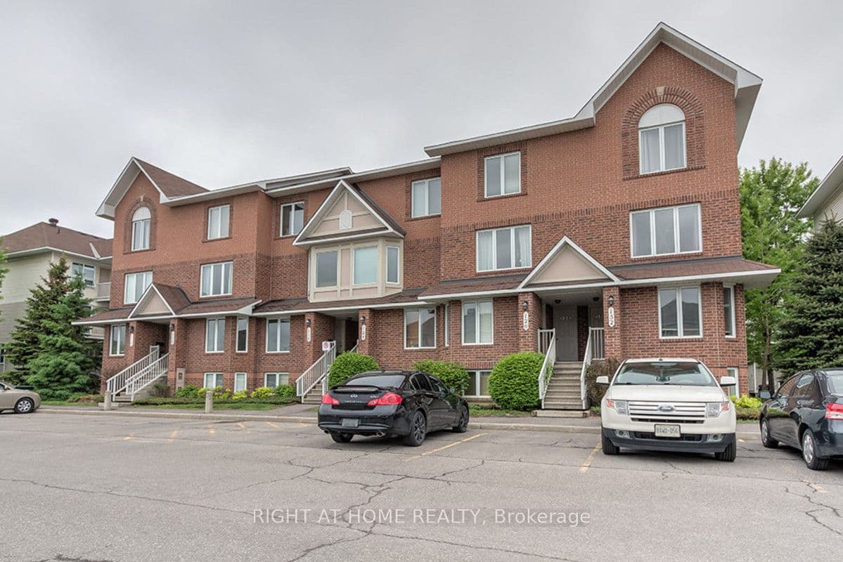 Unit 47 128 Bonfield Private photo 1