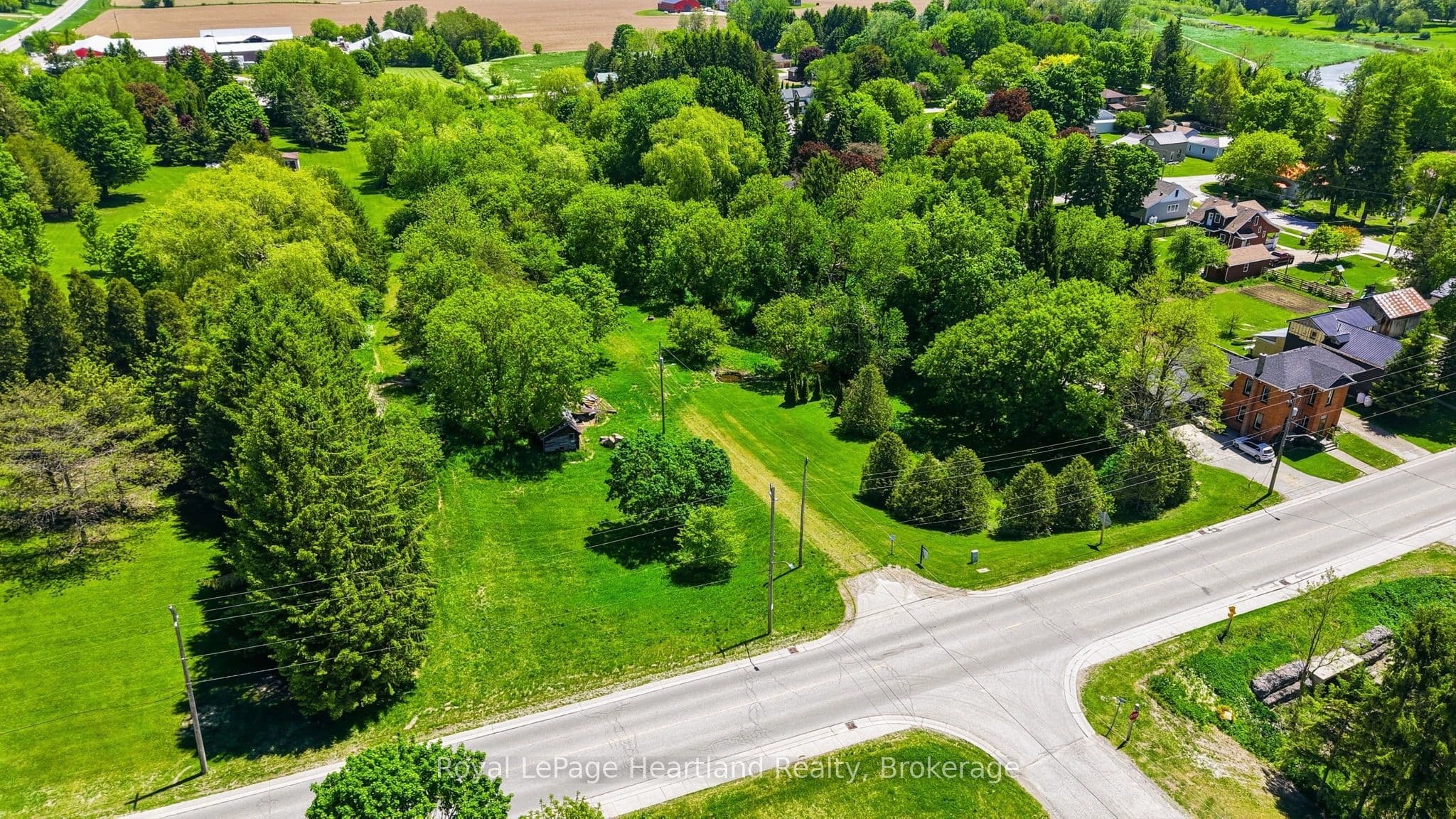 2057 William Street photo 1