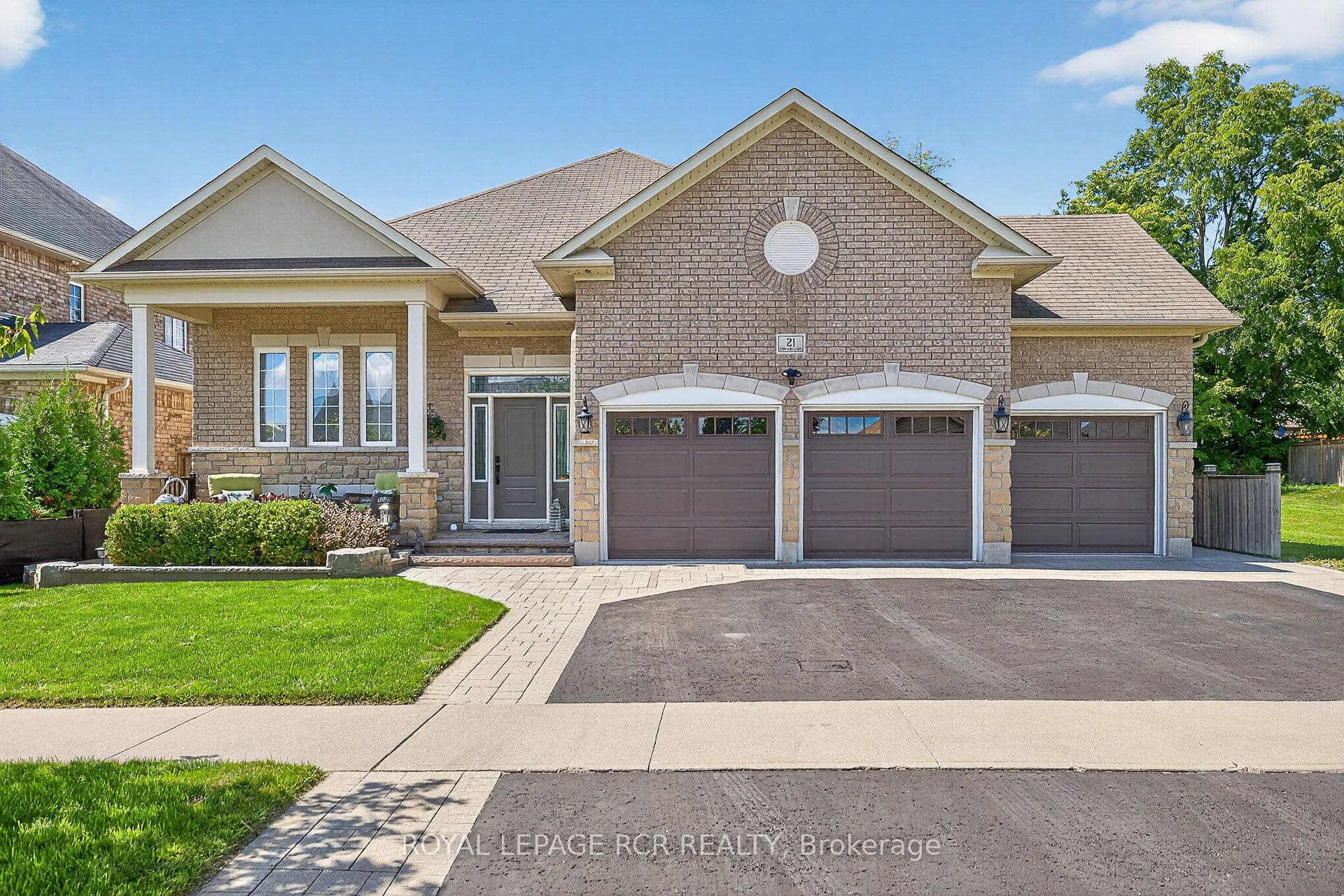 21 Corvinelli Drive photo 1