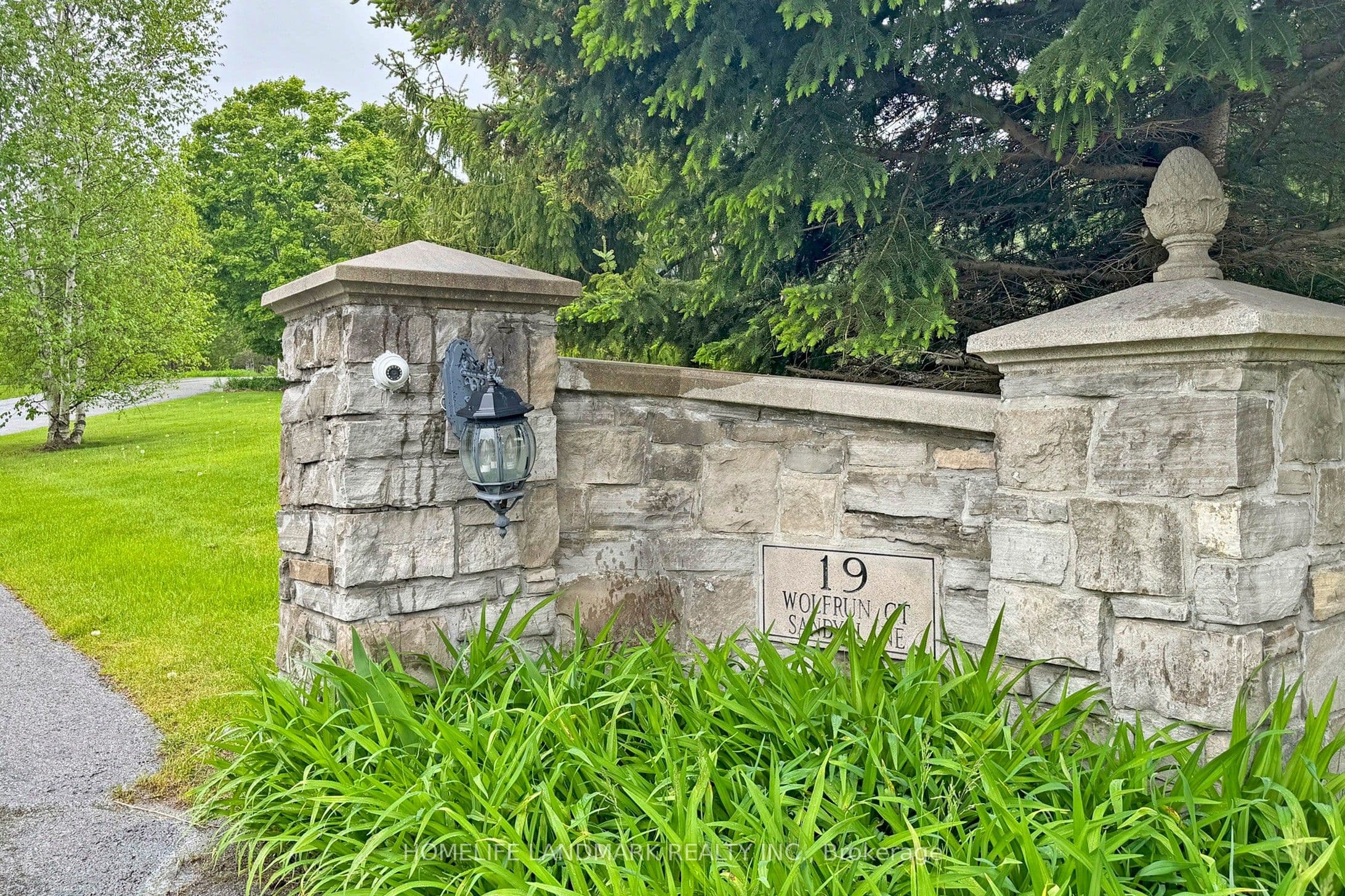 19 Wolf Run Court photo 1