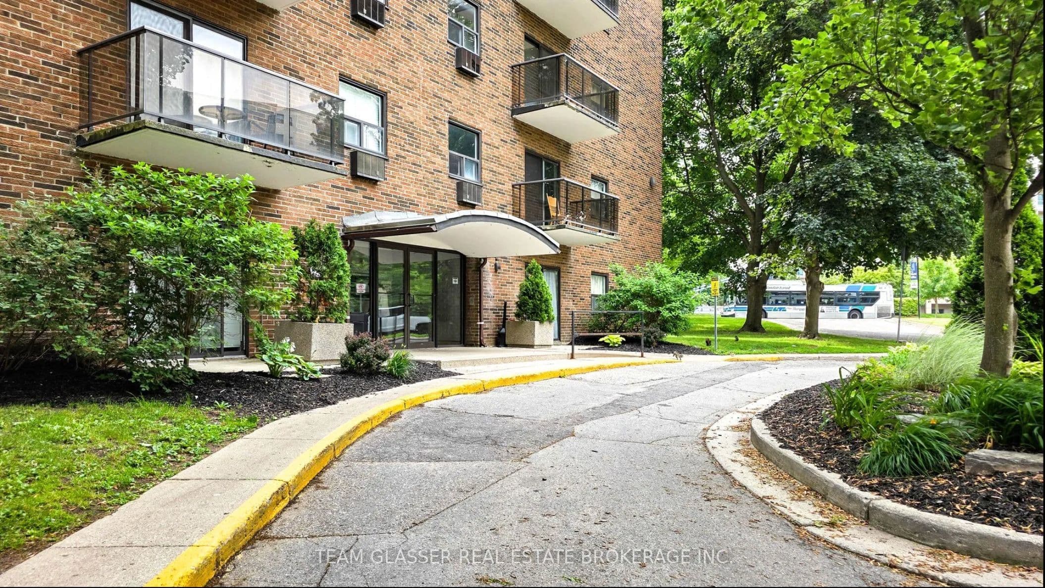 Unit 604 530 Proudfoot Lane photo 1