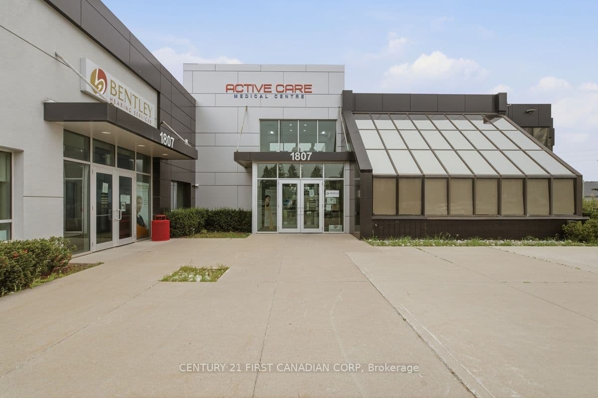 1807 Wonderland Road photo 1