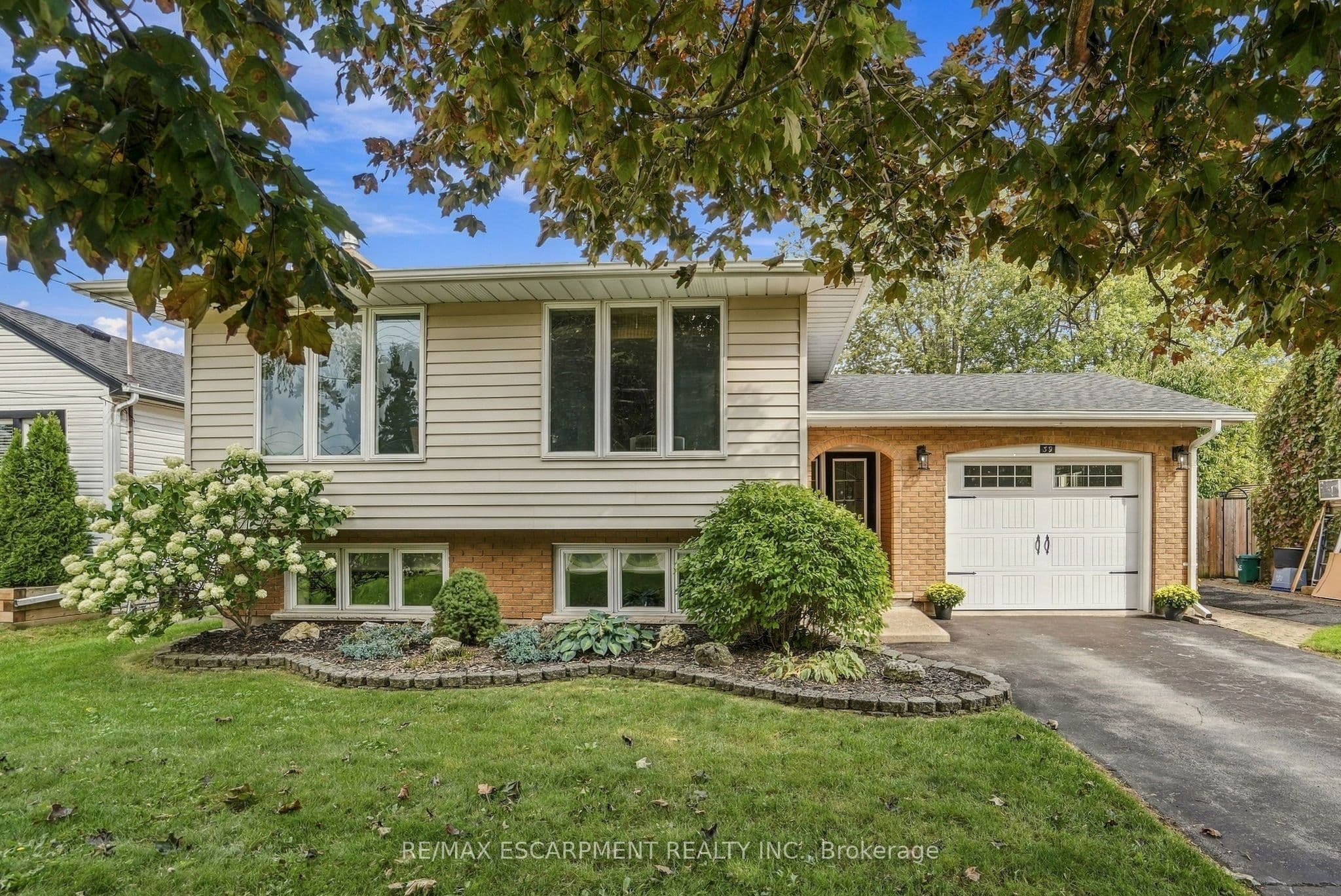39 Rosemount Avenue photo 1