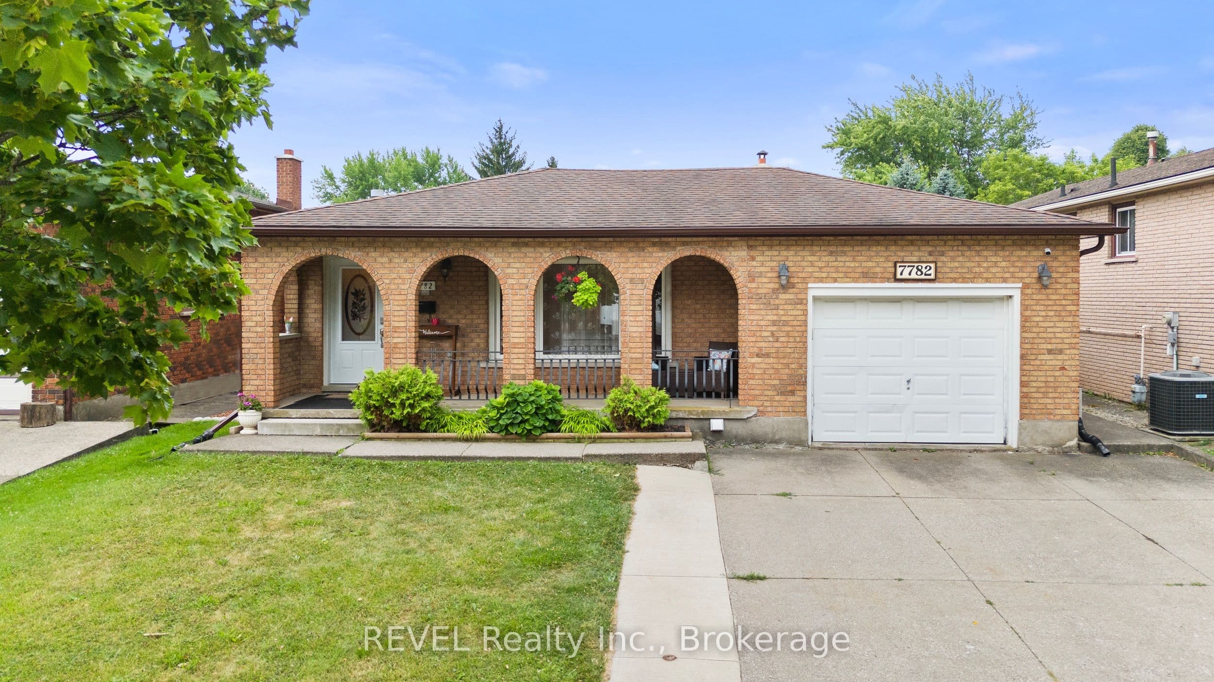 7782 Badger Road photo 1
