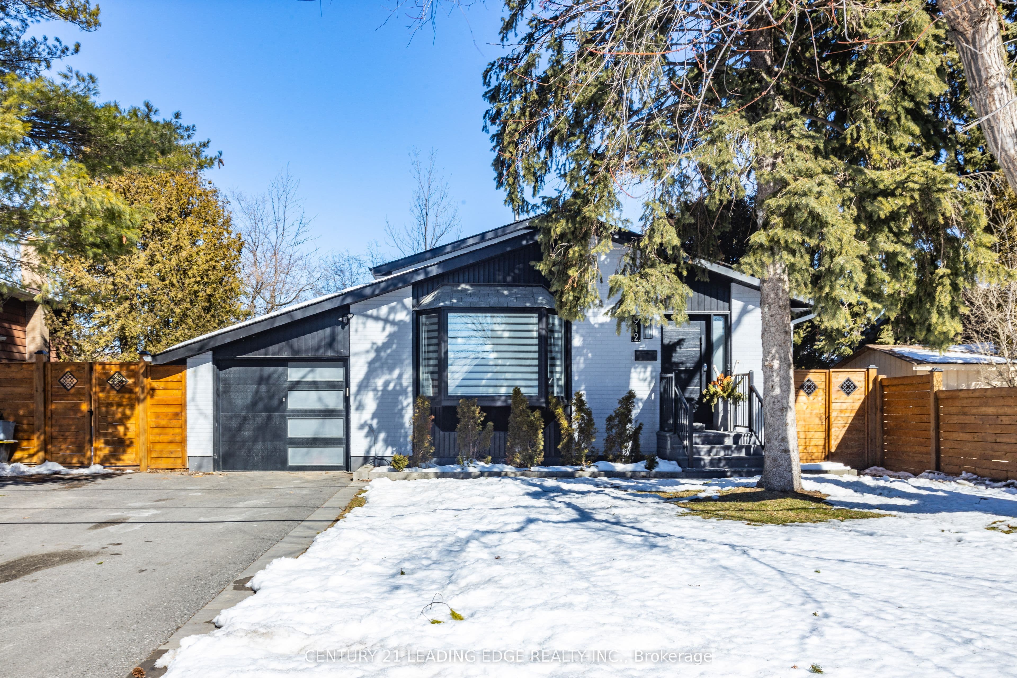 912 Vistula Drive photo 1
