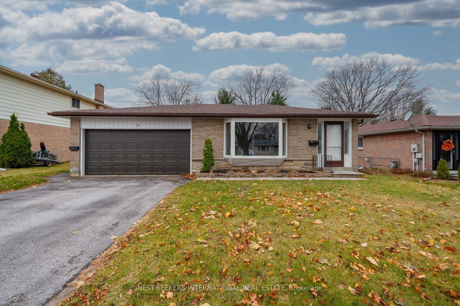 24 Thorncrest Road photo 1