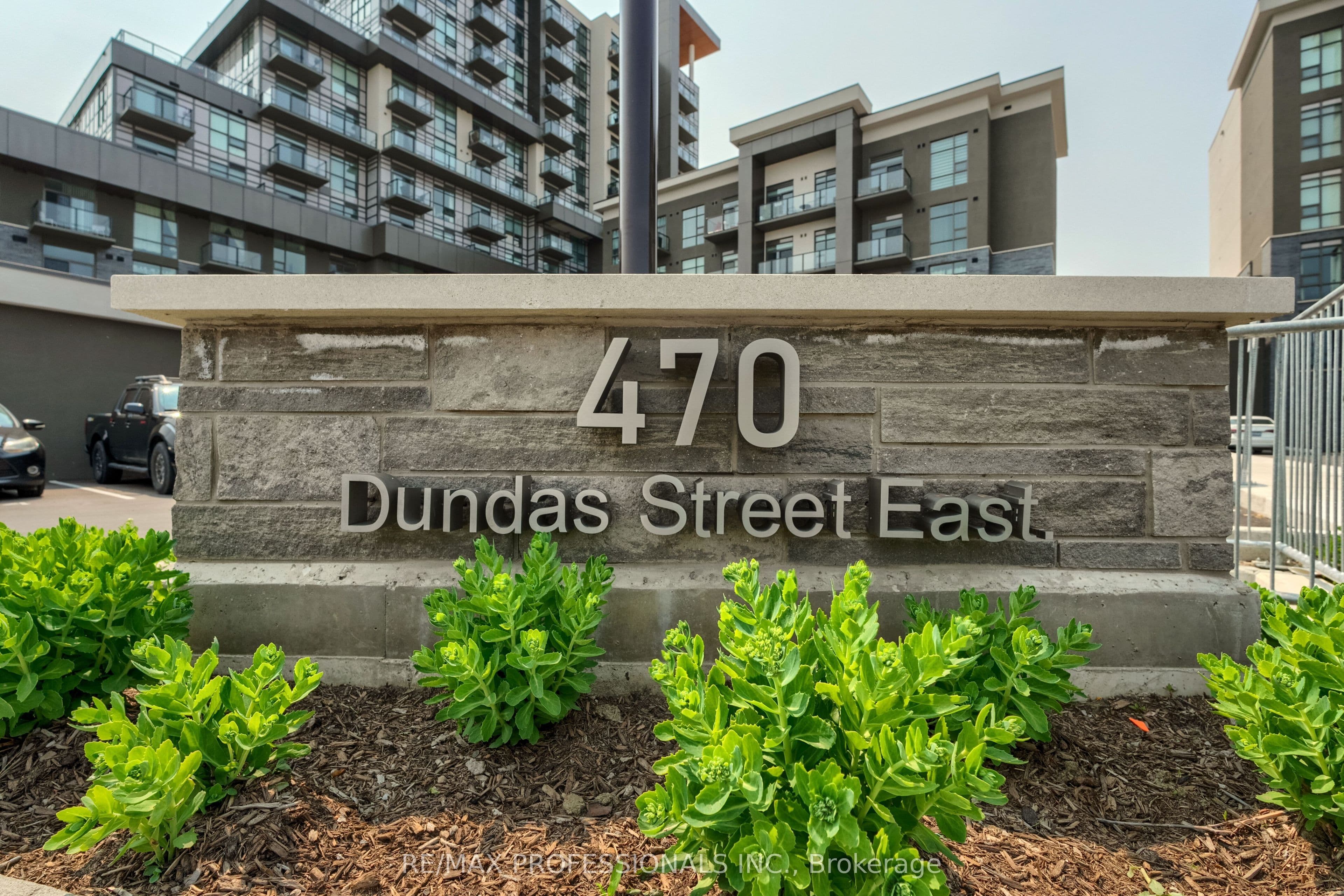 Unit 412 470 Dundas Street photo 1