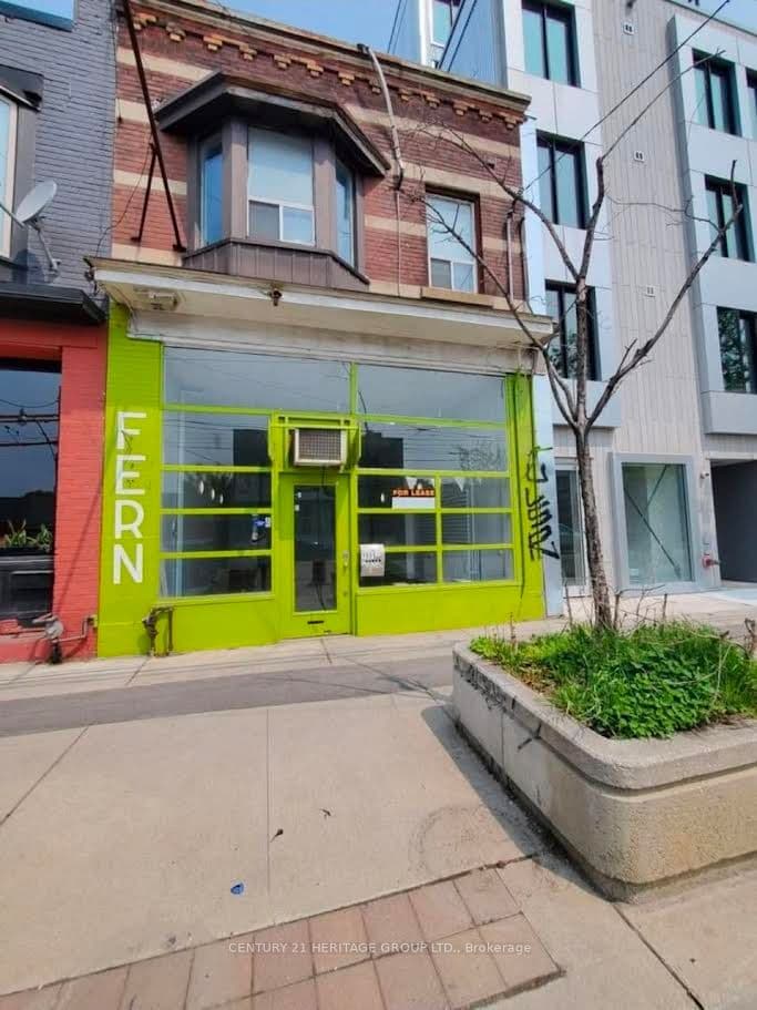 1596 Queen Street photo 1