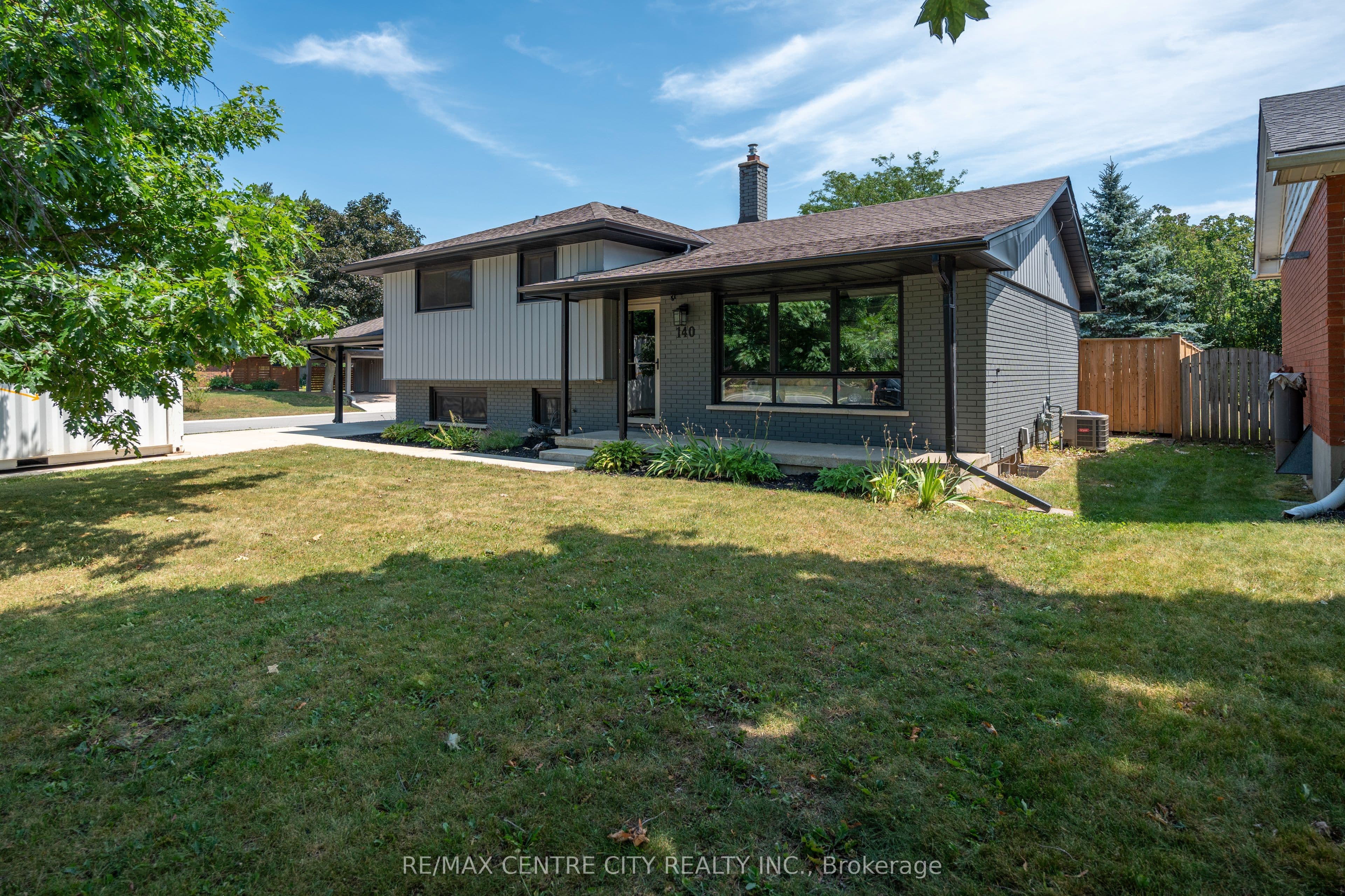140 Oakwood Place photo 1