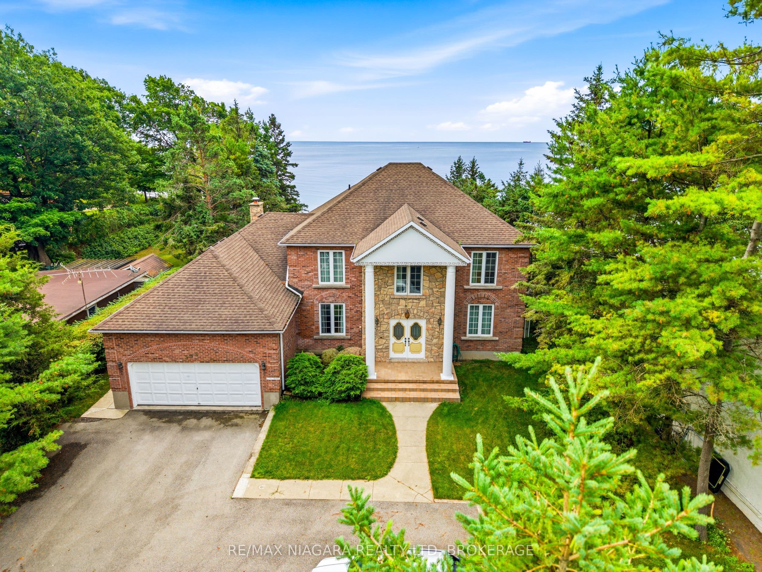 599 Lakeshore Road photo 1