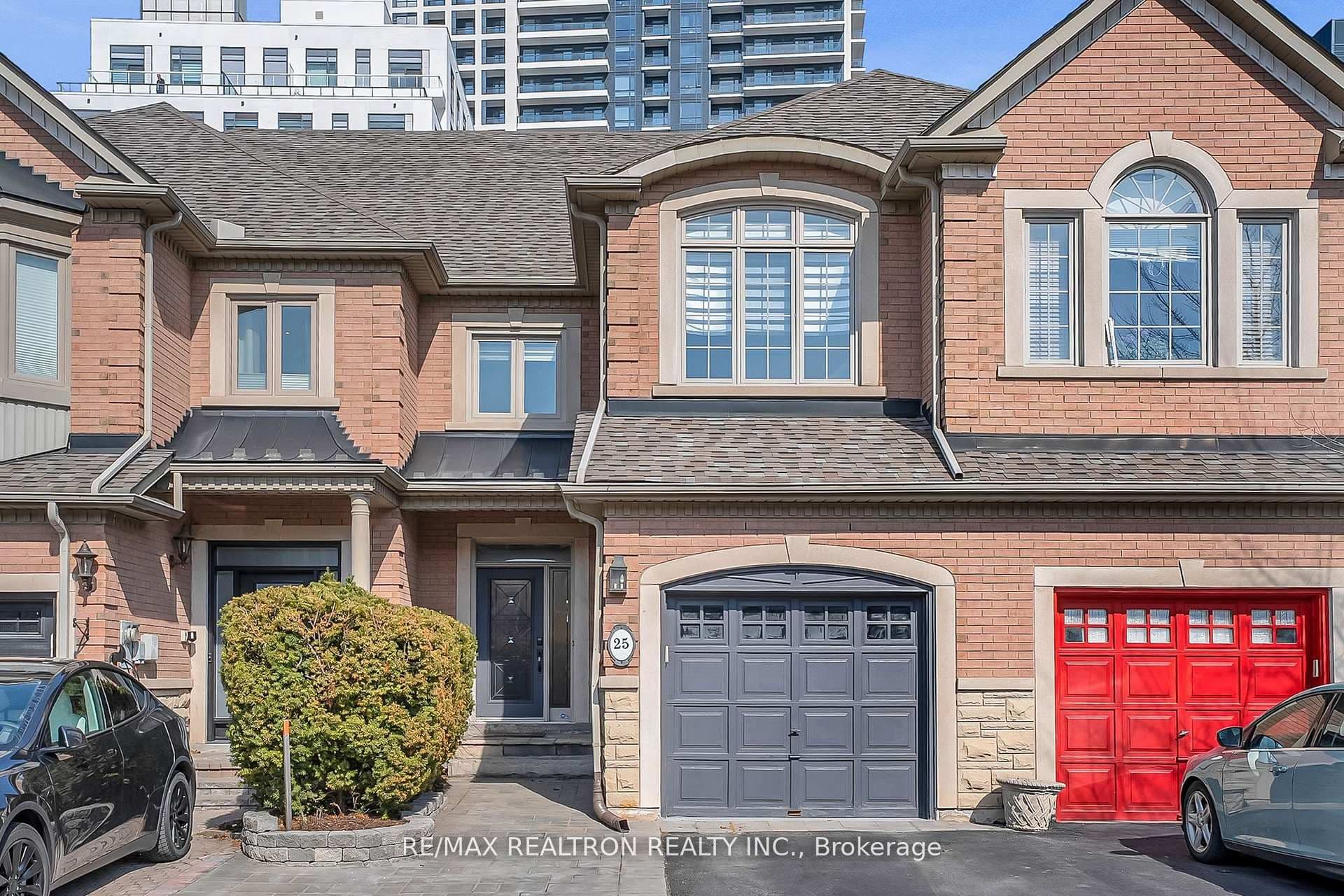 25 Kingsbridge Circle photo 1