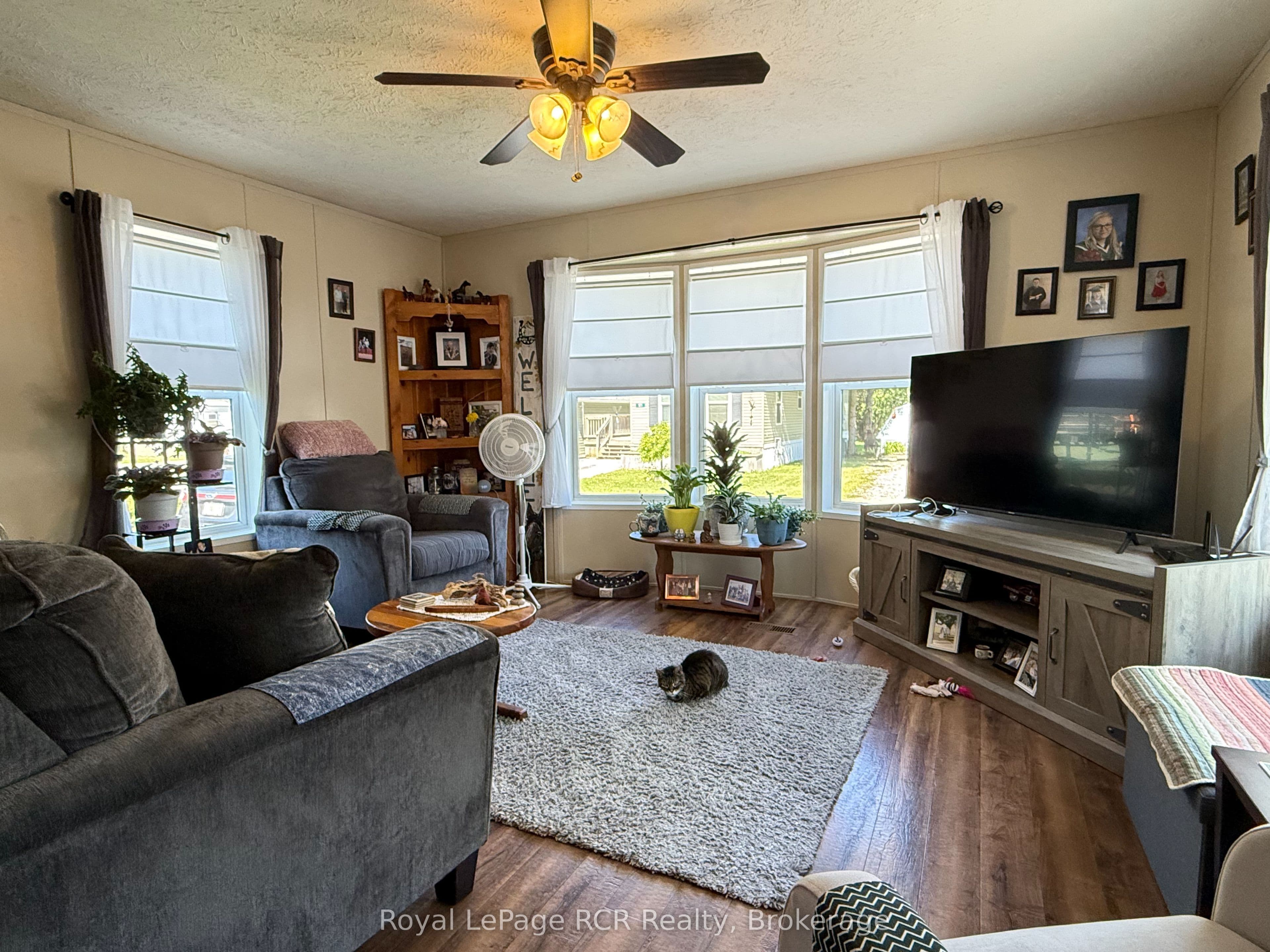 120 Sussex Square photo 1