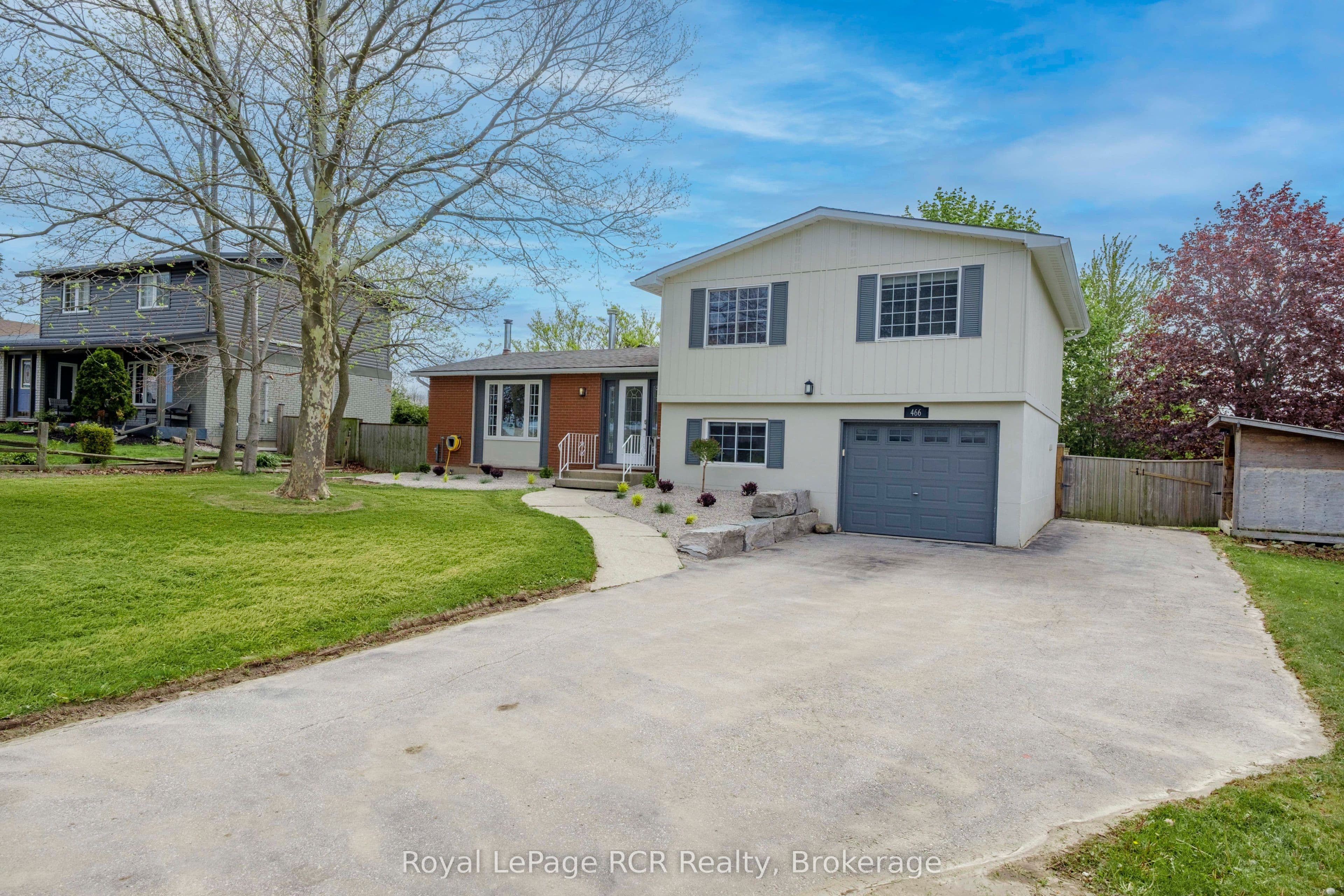 466 HIGHLAND Drive photo 1