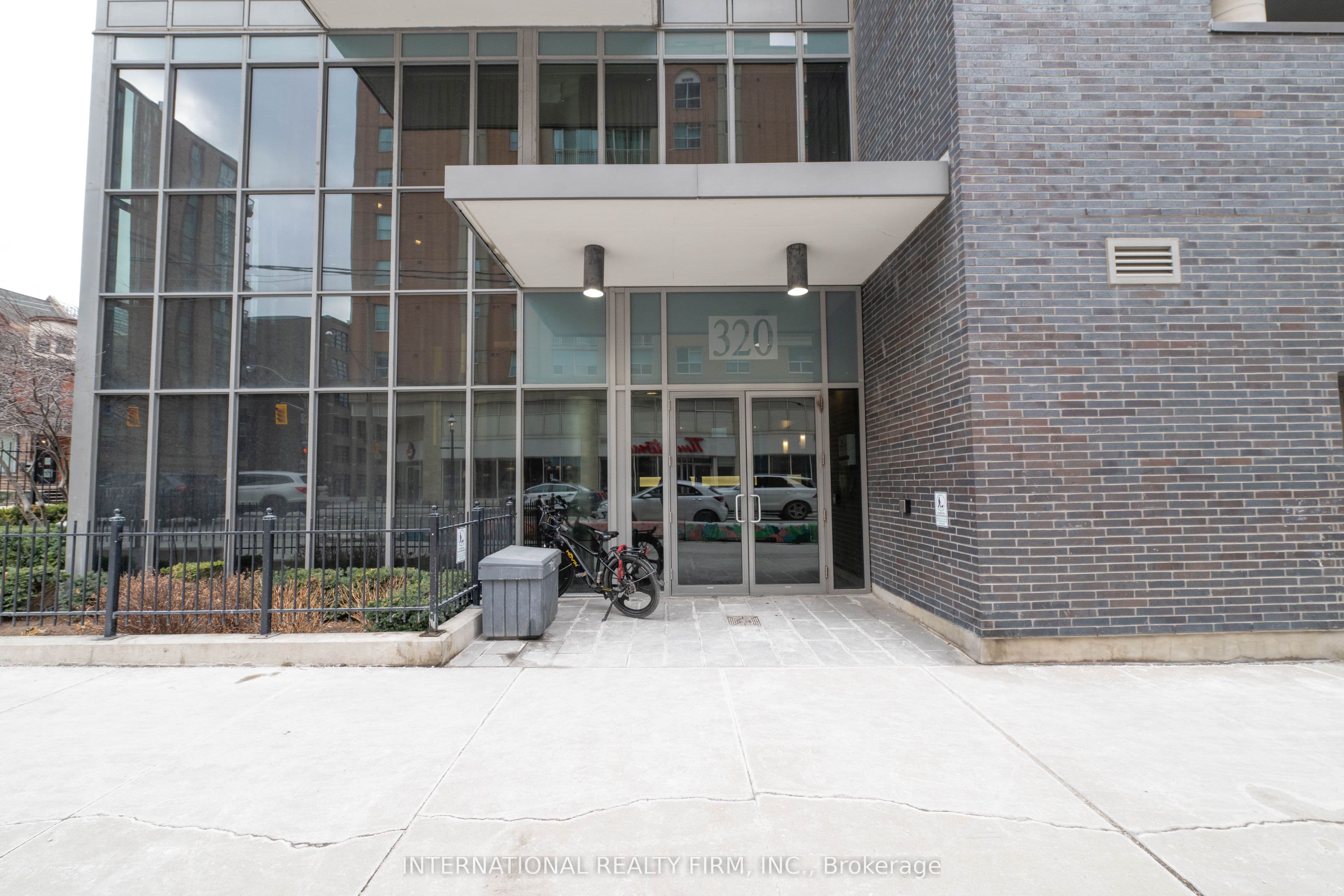 Unit 208 320 Richmond Street photo 1