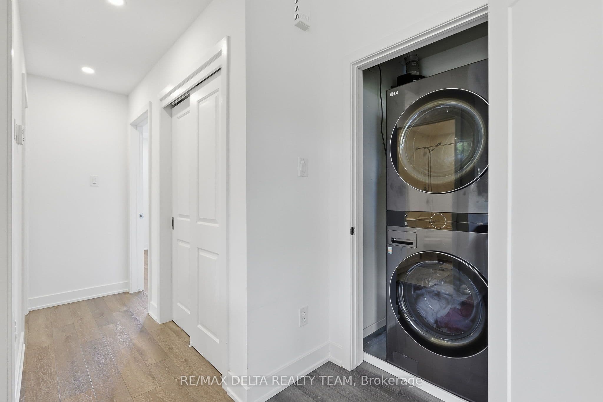 Unit 13 400 Rolling Meadow Crescent photo 1
