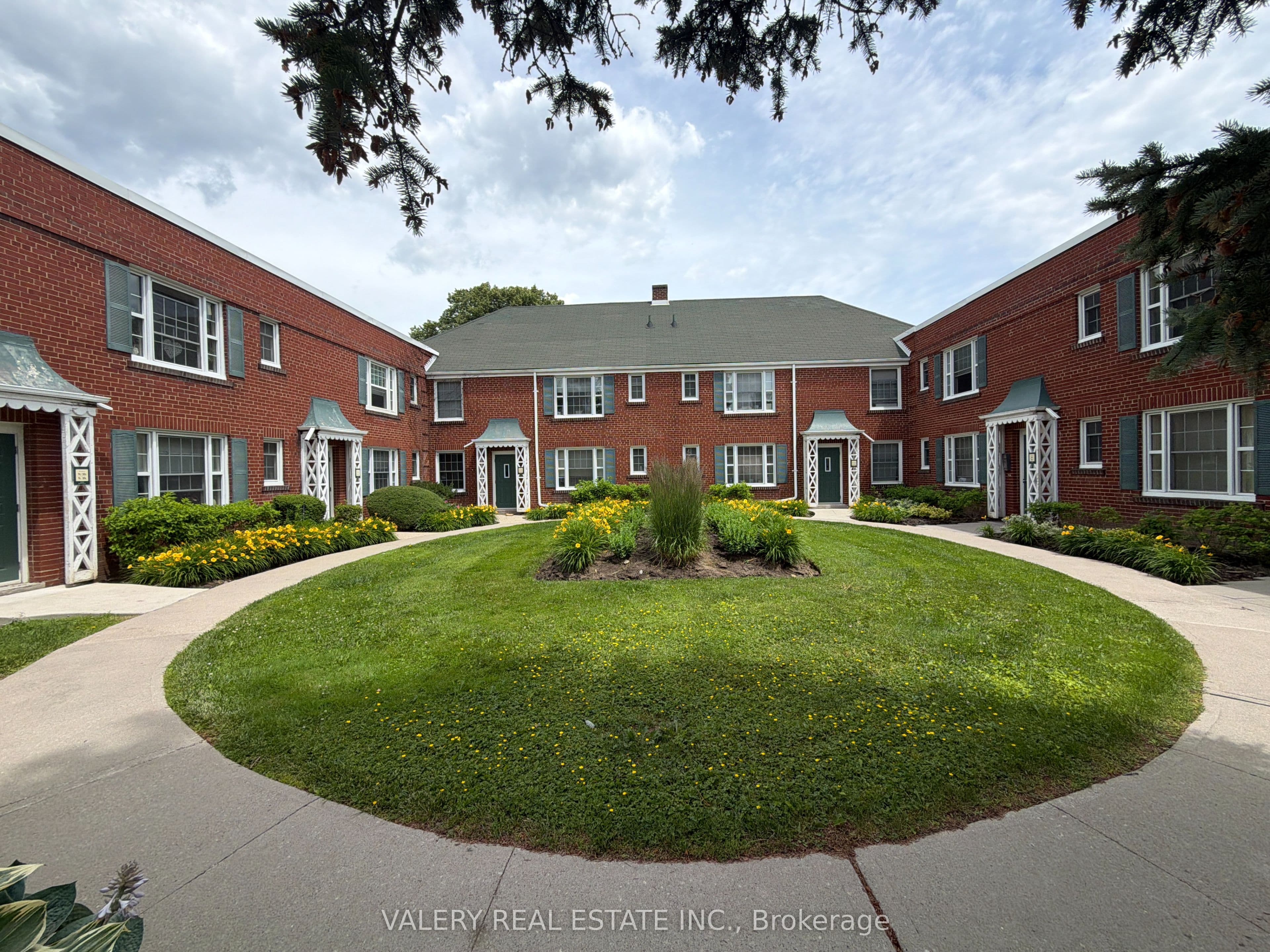 Unit L05 1365 Bayview Avenue photo 1