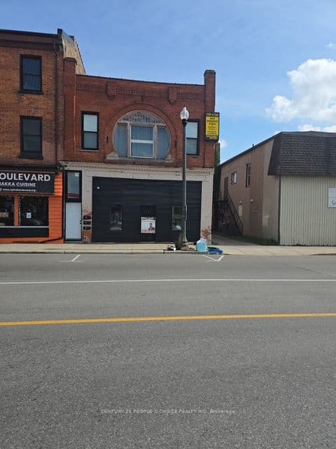 Unit 4 692 DUNDAS Street photo 1