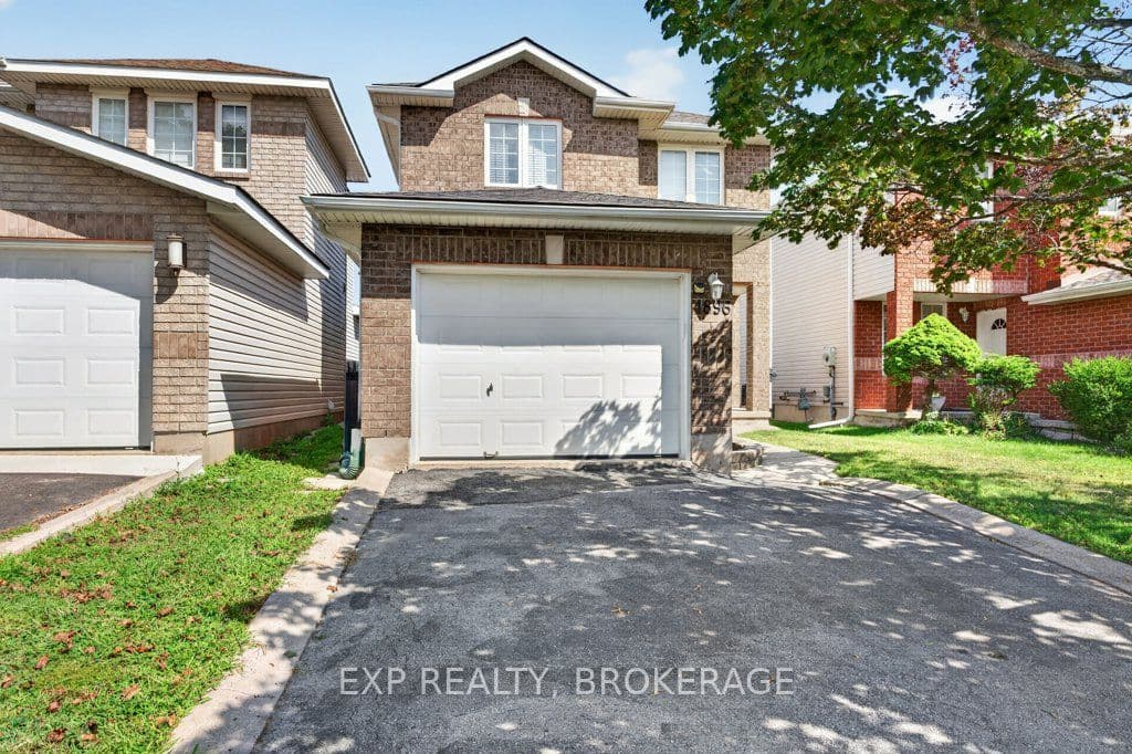 1896 BERRYWOOD Crescent photo 1