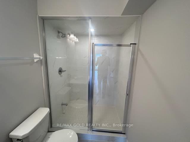 Unit 1010 585 Colborne Street photo 1