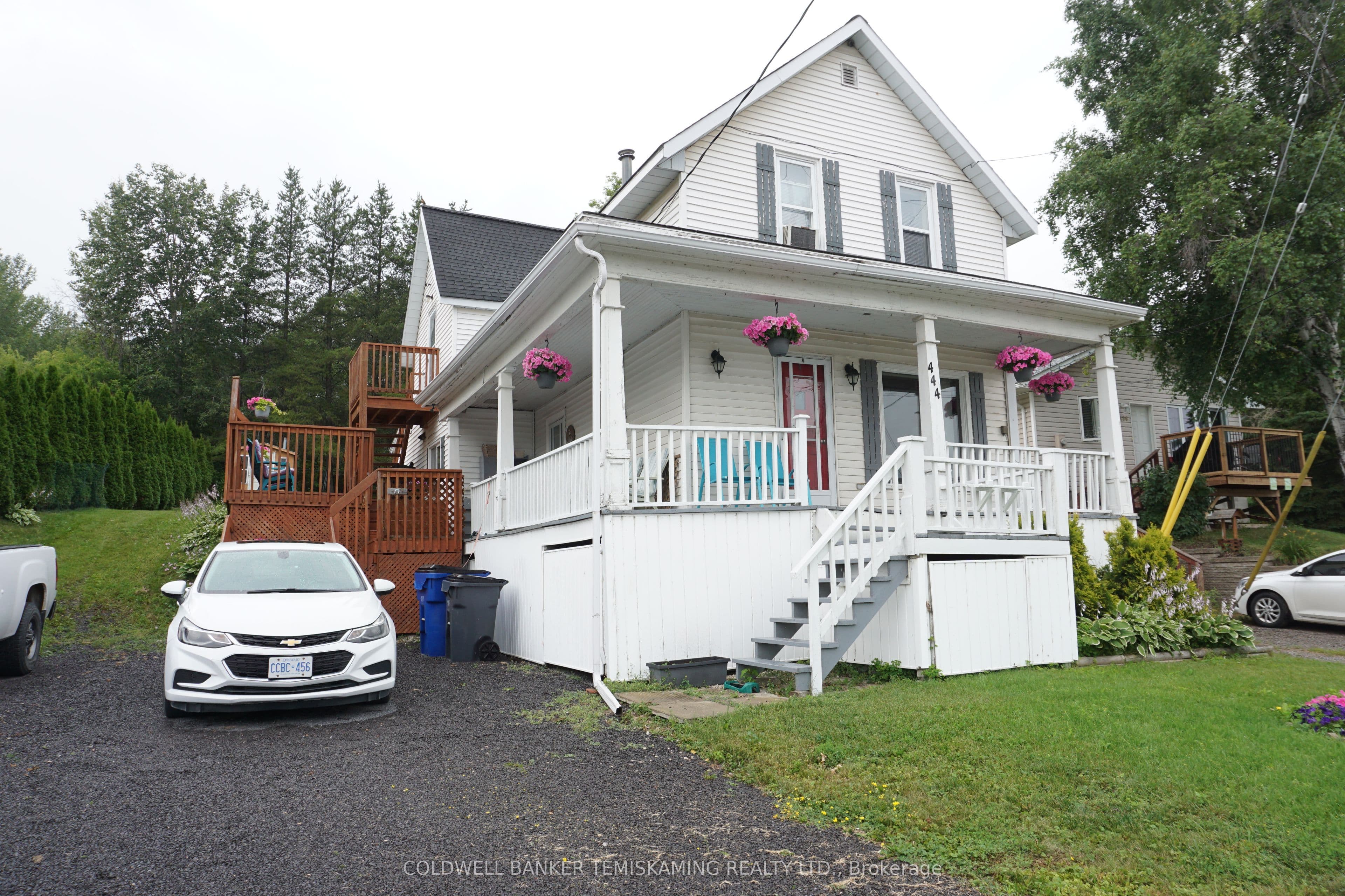 444 LAKESHORE Road photo 1