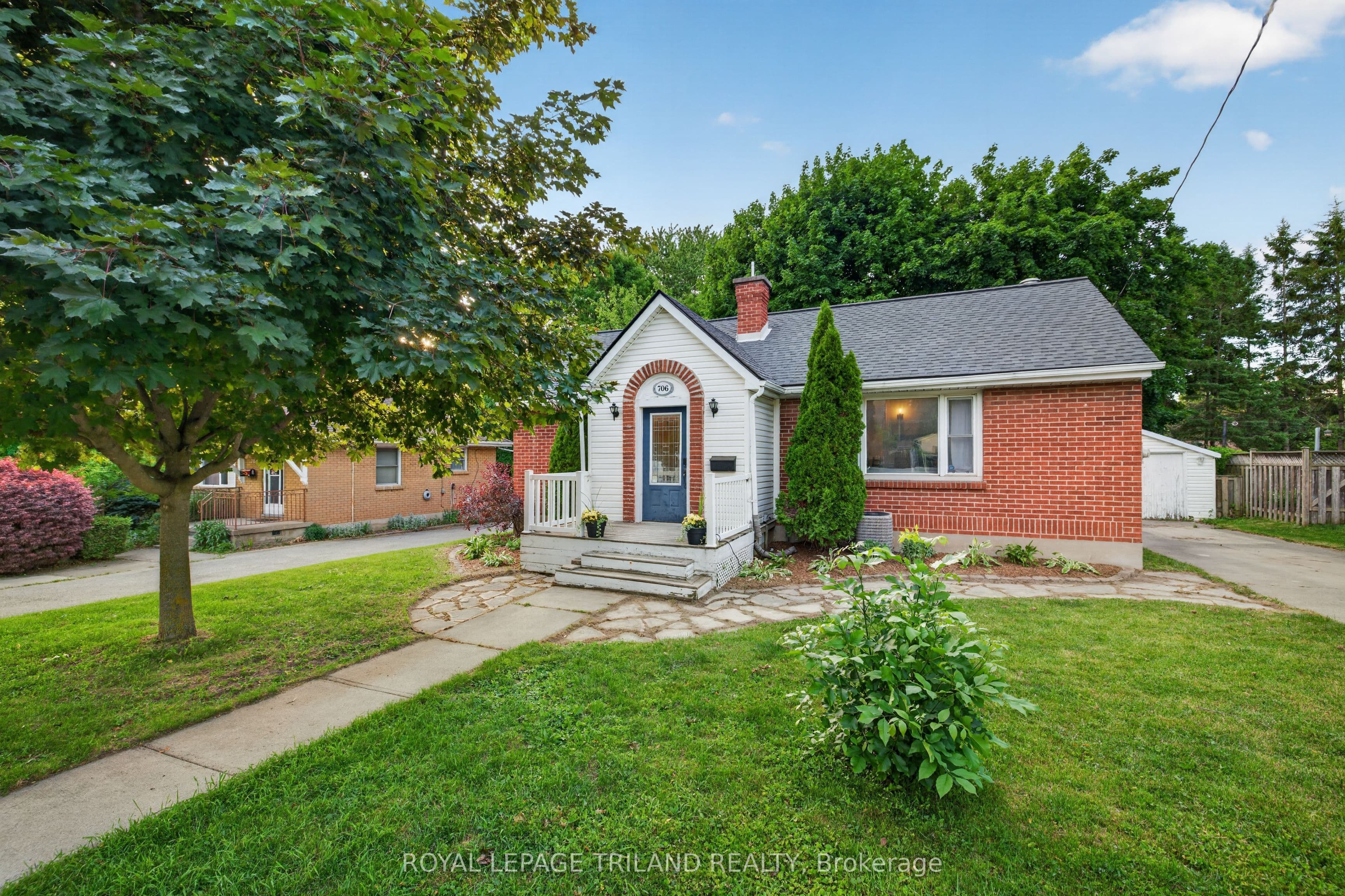 706 Victoria Street photo 1