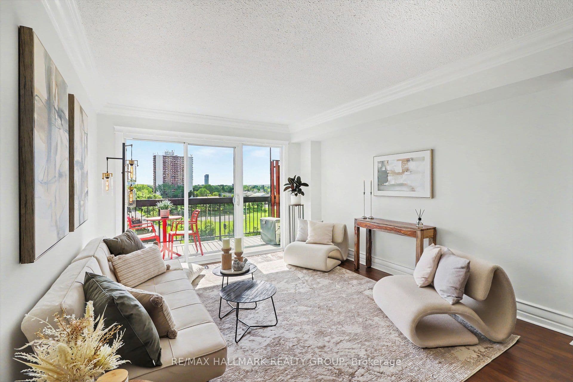 Unit 907 158C McArthur Avenue photo 1