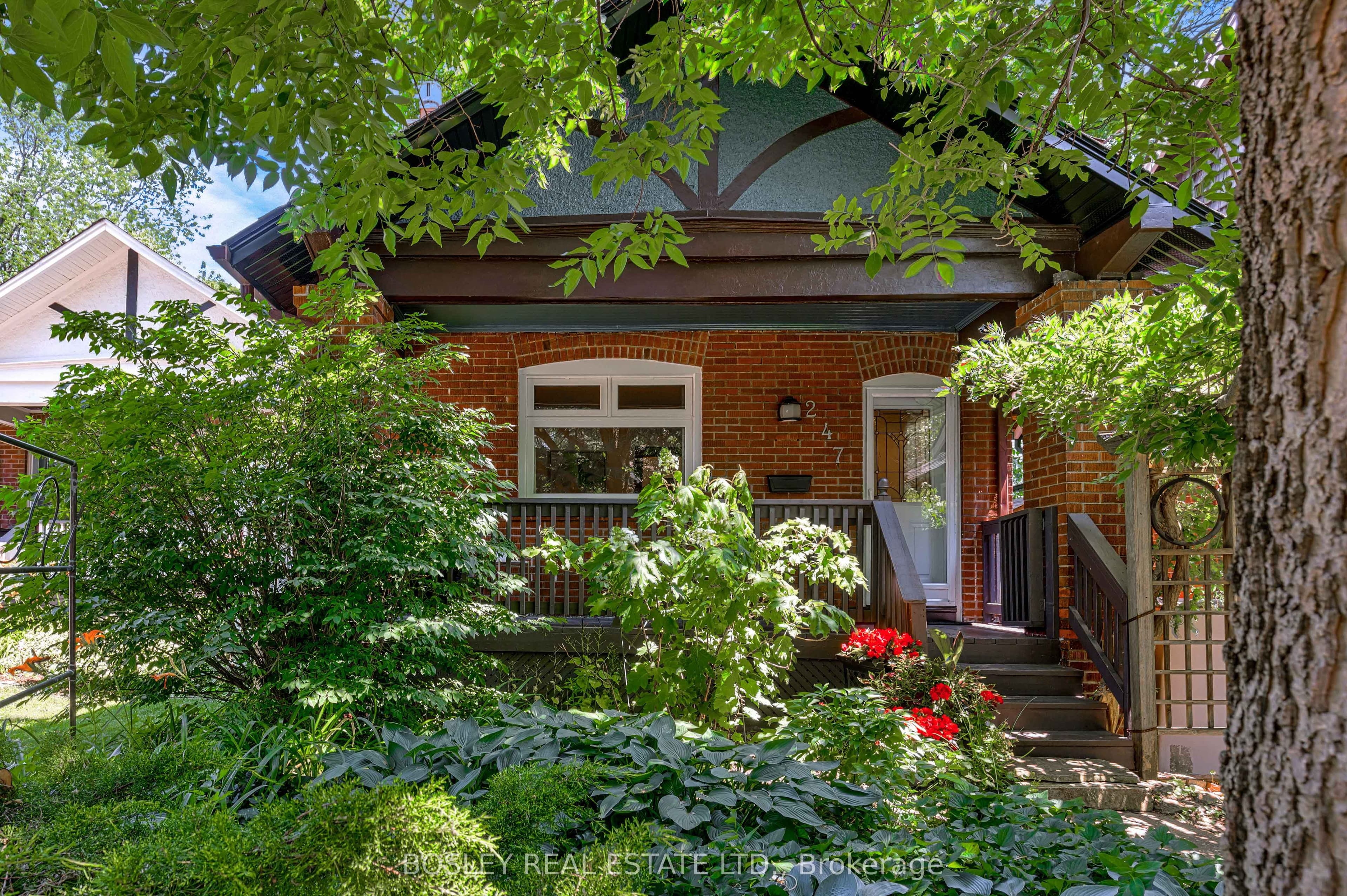 247 Gainsborough Road photo 1