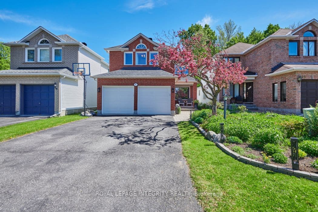 97 Grenadier Way photo 1