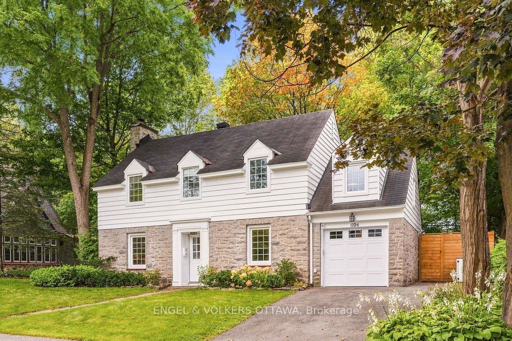 694 ISLAND PARK Drive photo 1
