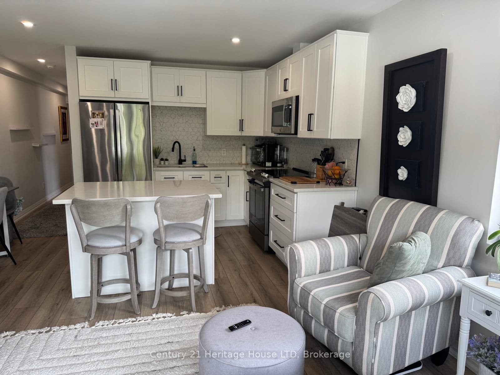 Unit 203 344 Ridge Road photo 1