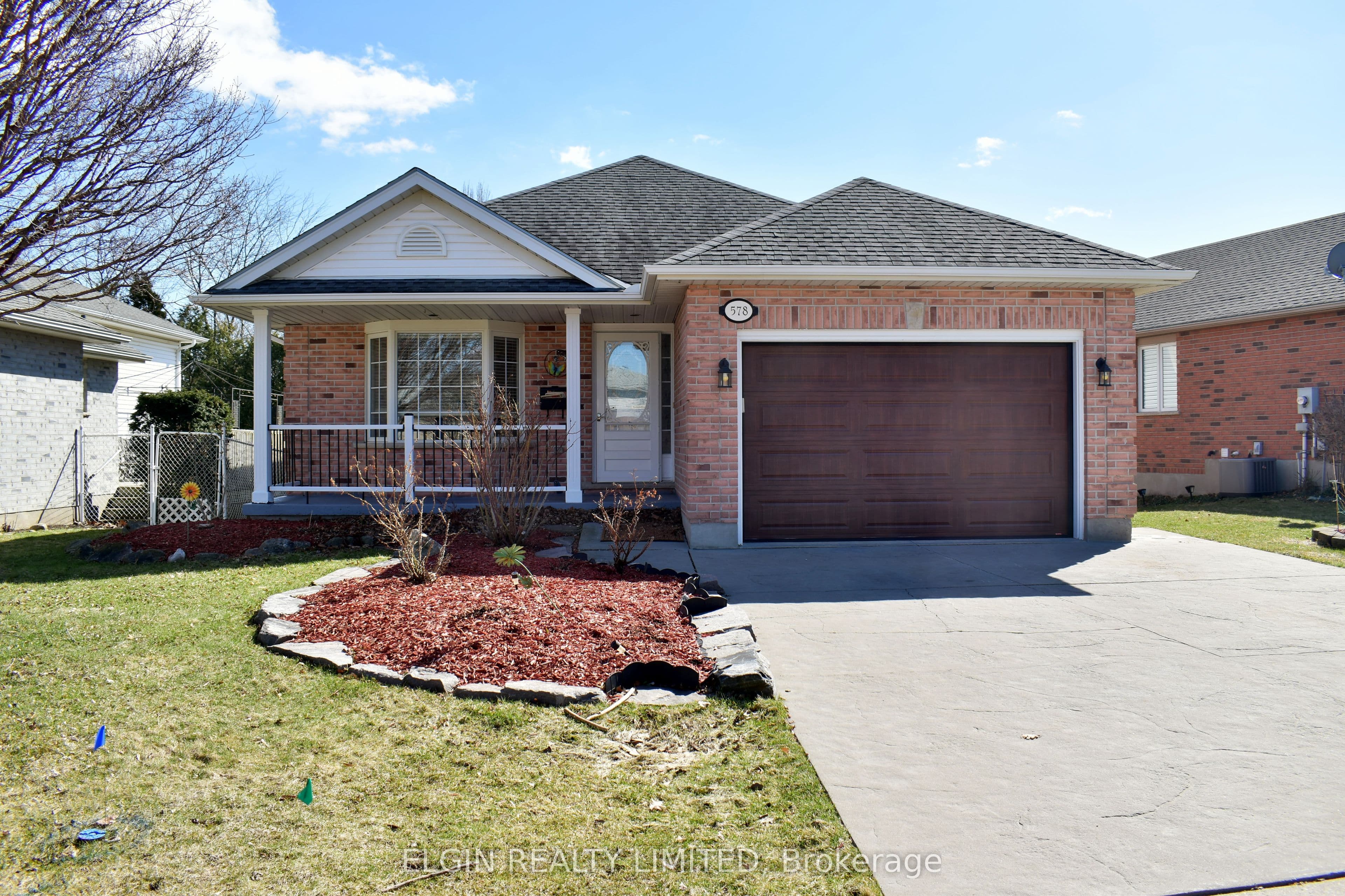 578 Wellington Street photo 1