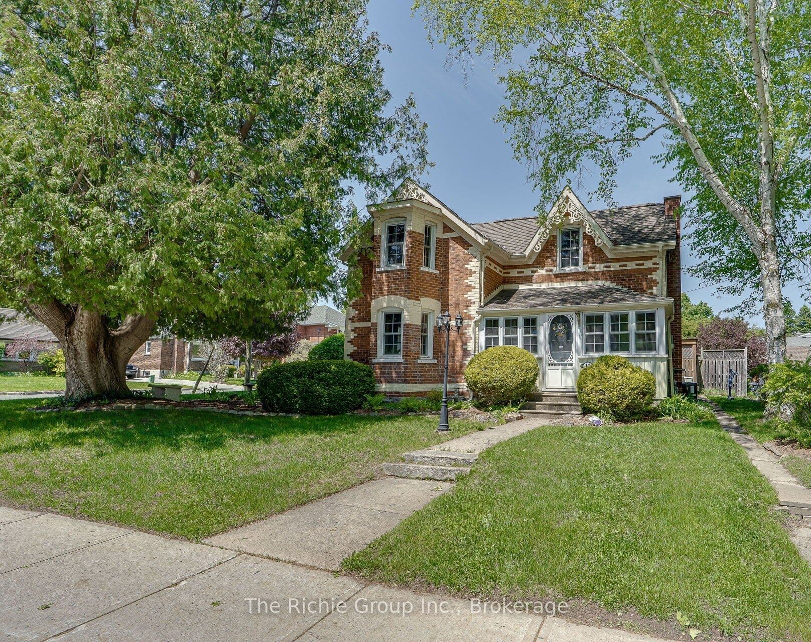 15 Emma Street photo 1