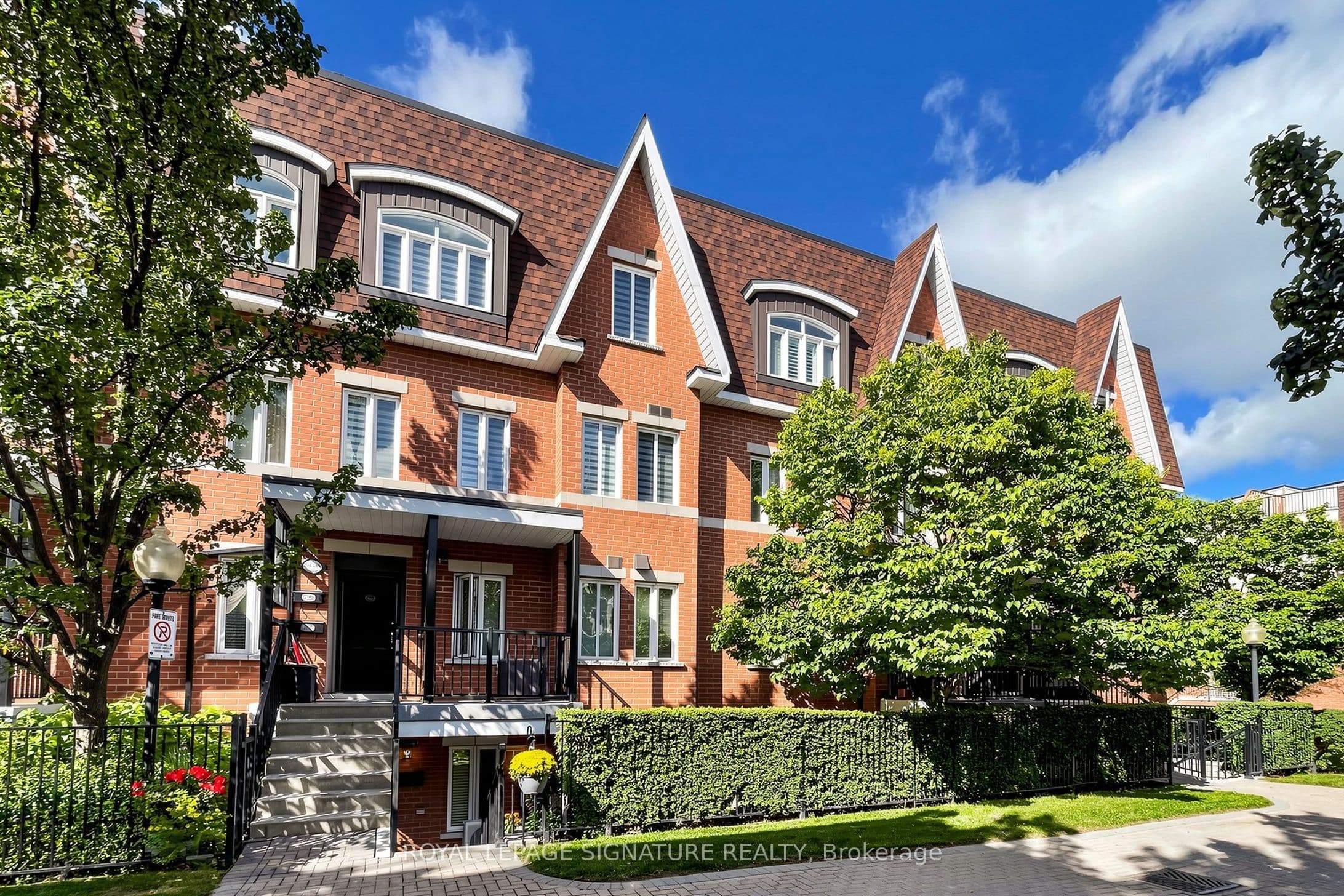 Unit 153 306 John Street photo 1