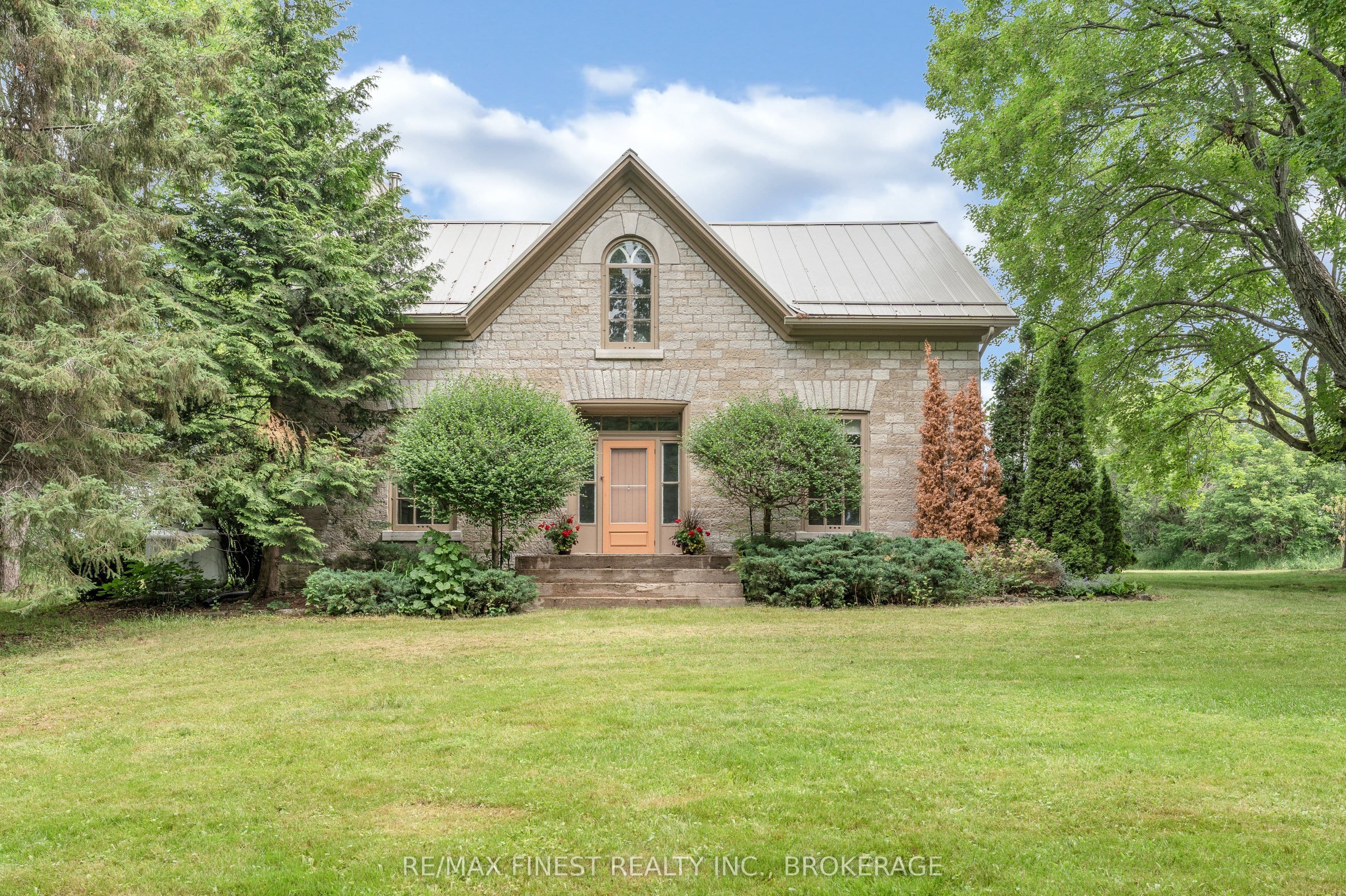 4247 Henderson Road photo 1