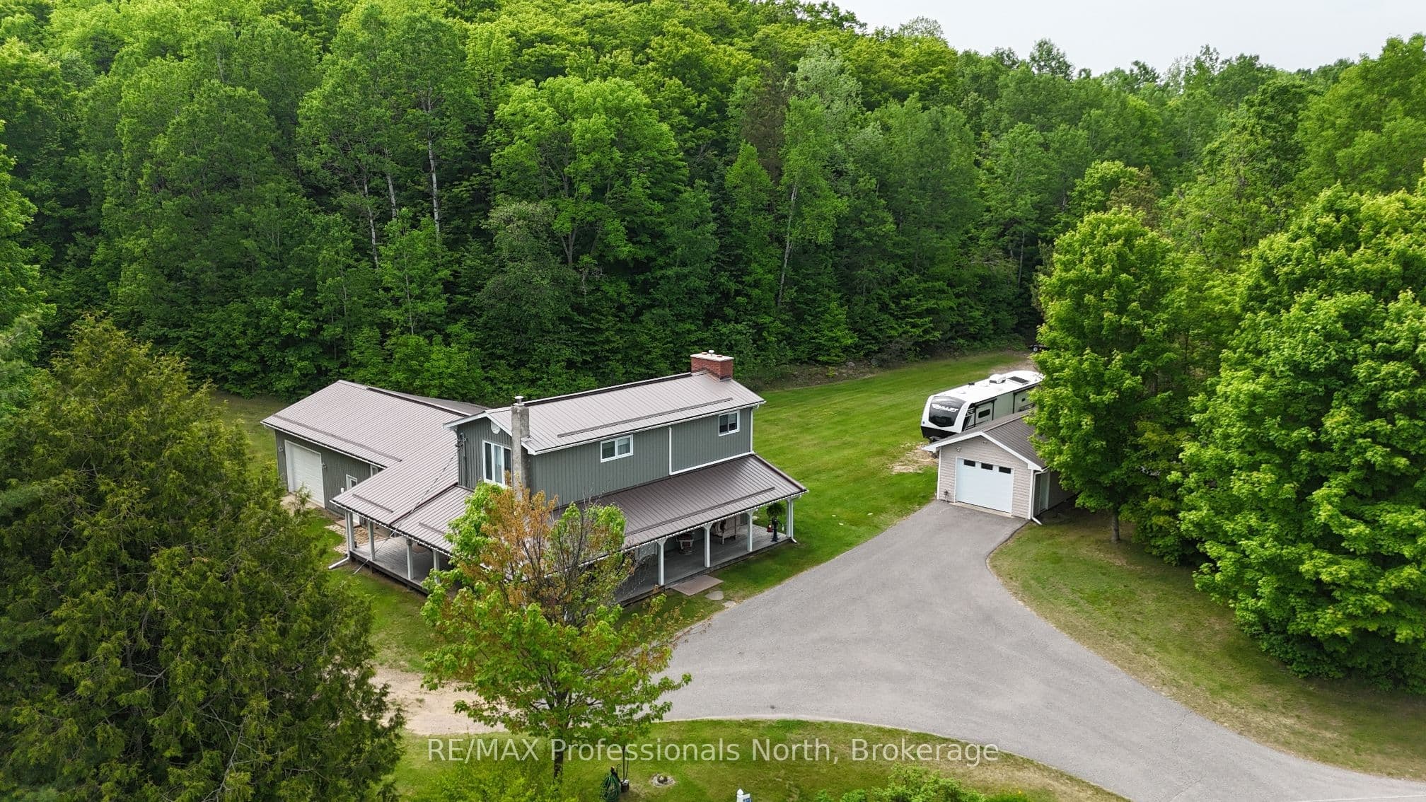 1023 Chester Crescent photo 1