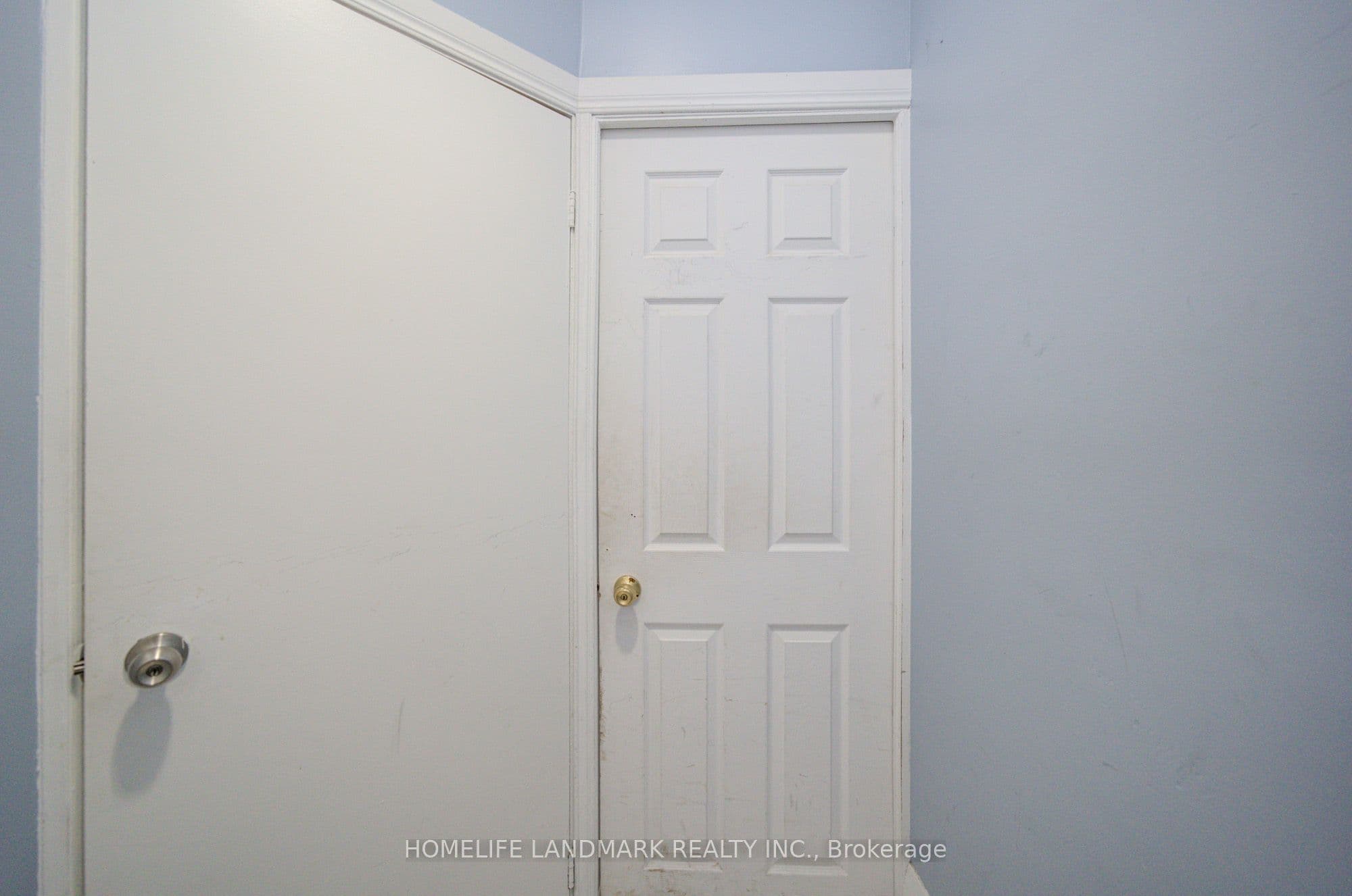 19 Armstrong Avenue photo 1