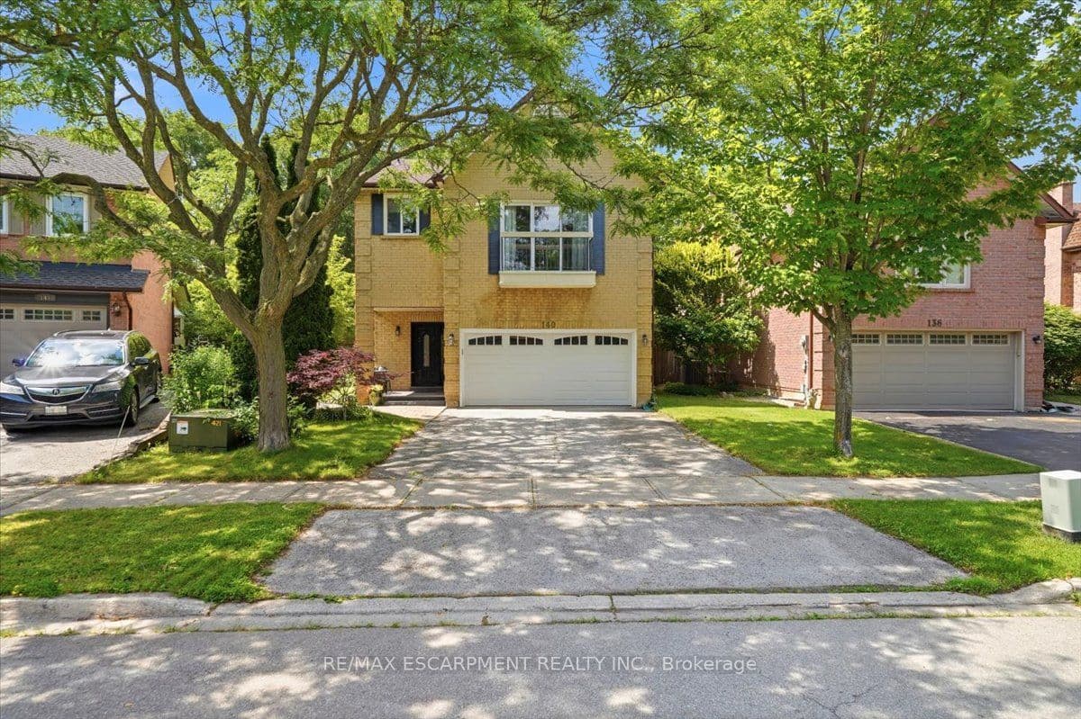 140 Romain Crescent photo 1